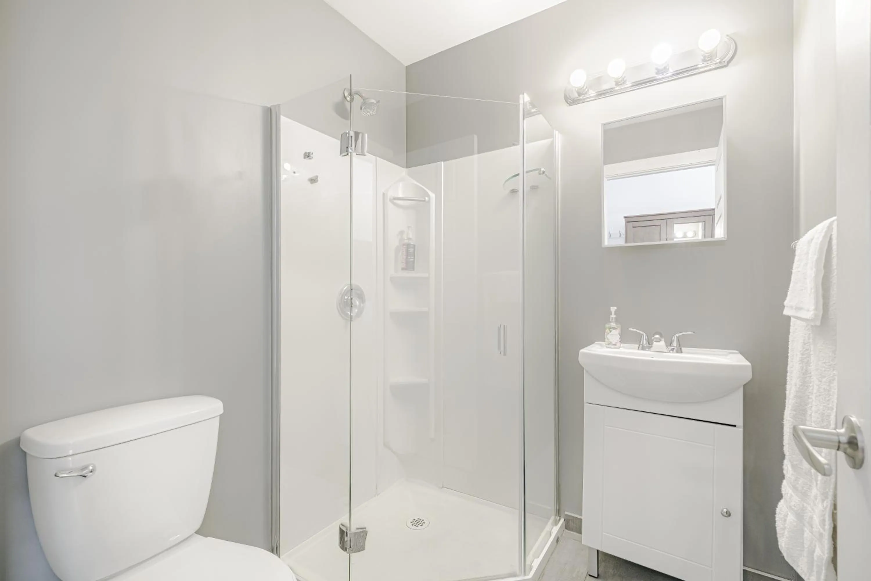 Shower in HoMa Homestay Hotel by Olympic Stadium Montreal Auberge-Hostel