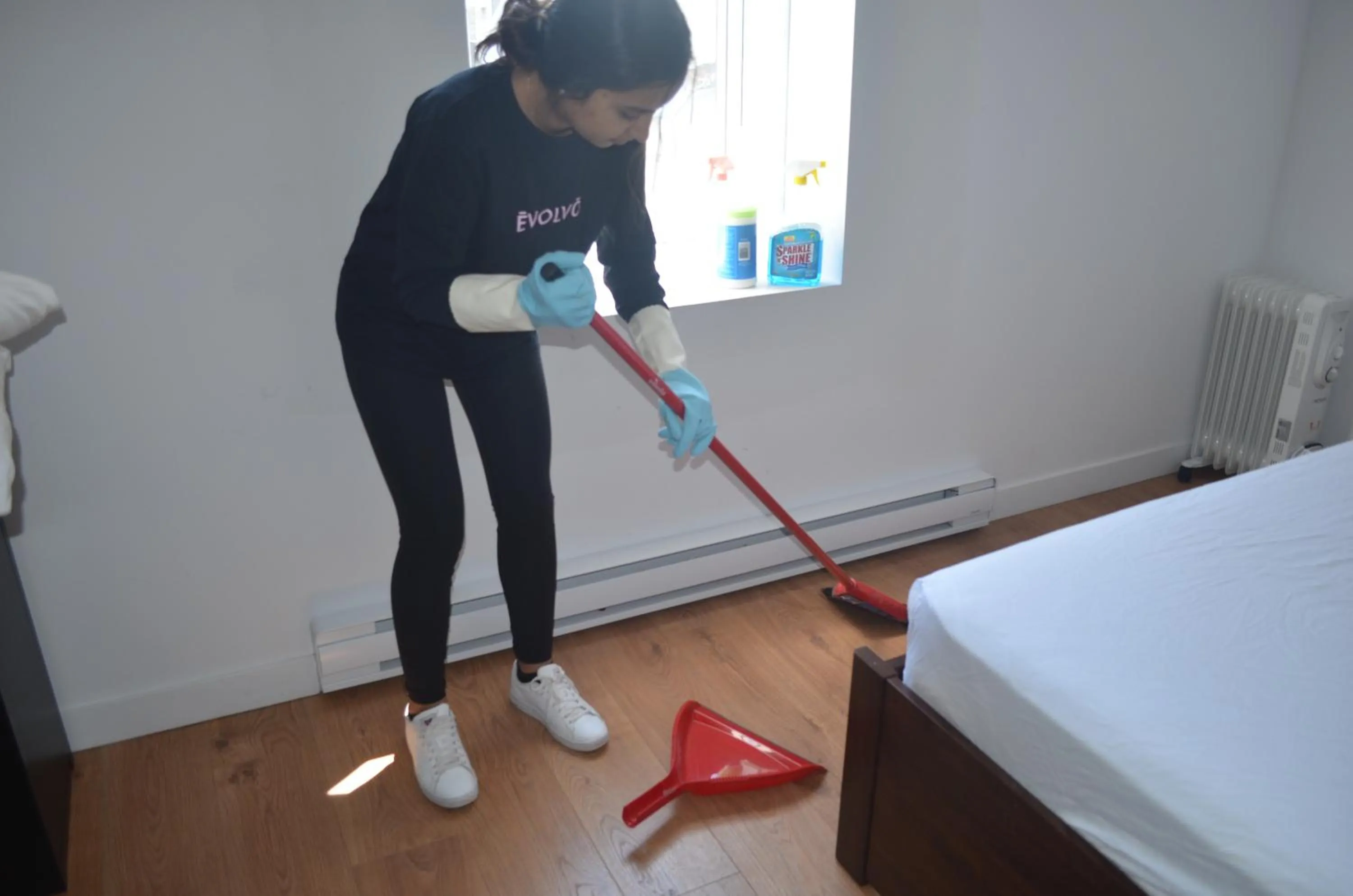 Staff in HoMa Homestay Hotel by Olympic Stadium Montreal Auberge-Hostel