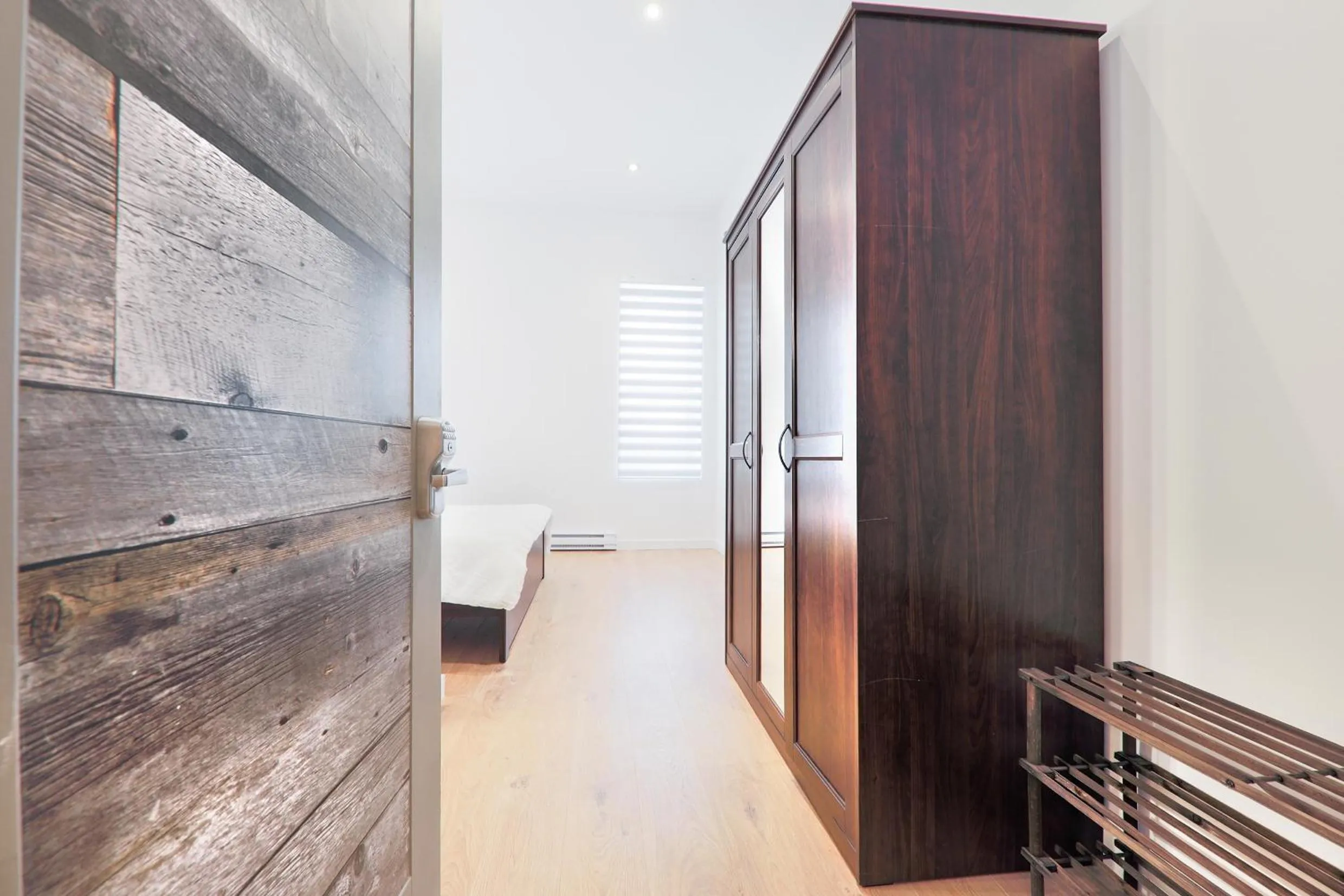 wardrobe in HoMa Homestay Hotel by Olympic Stadium Montreal Auberge-Hostel