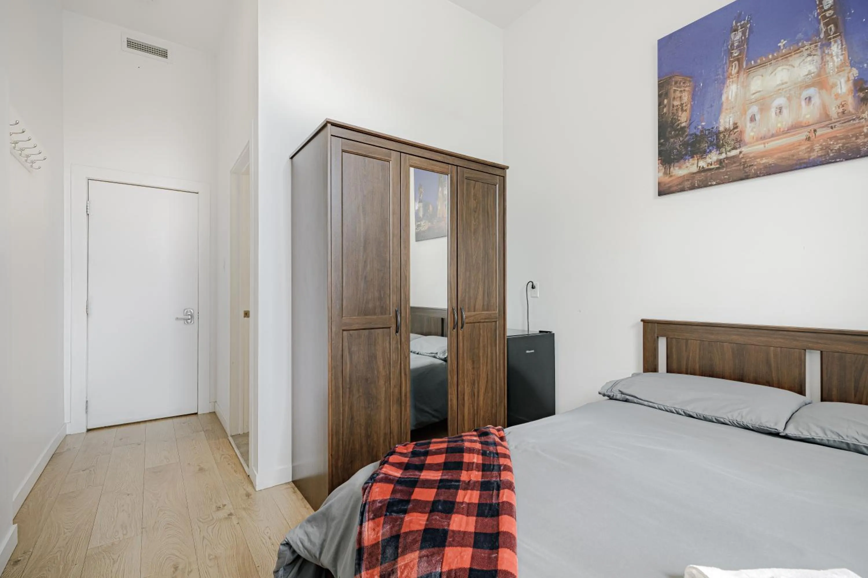 Bed in HoMa Homestay Hotel by Olympic Stadium Montreal Auberge-Hostel