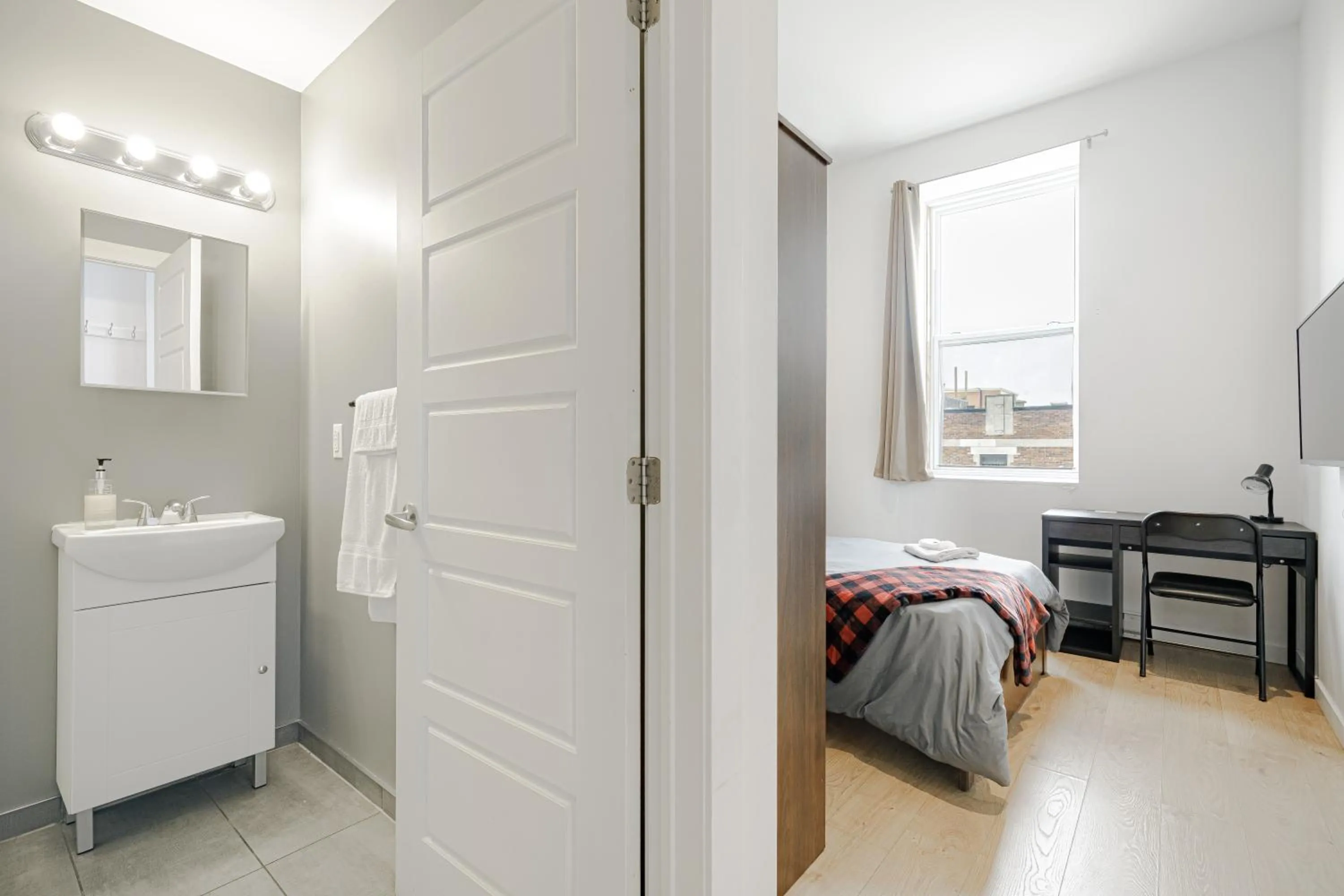 Bed in HoMa Homestay Hotel by Olympic Stadium Montreal Auberge-Hostel