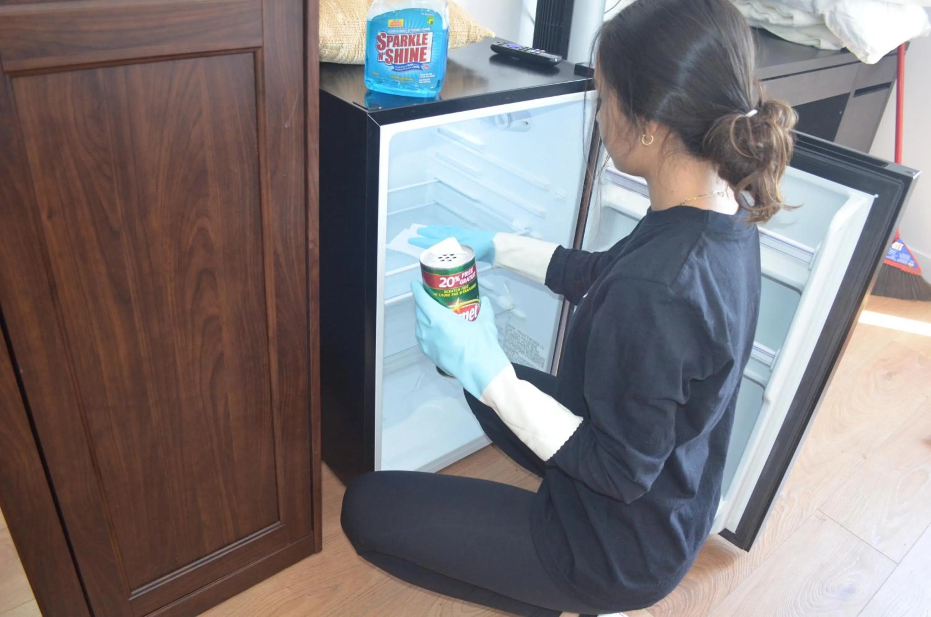 Staff in HoMa Homestay Hotel by Olympic Stadium Montreal Auberge-Hostel