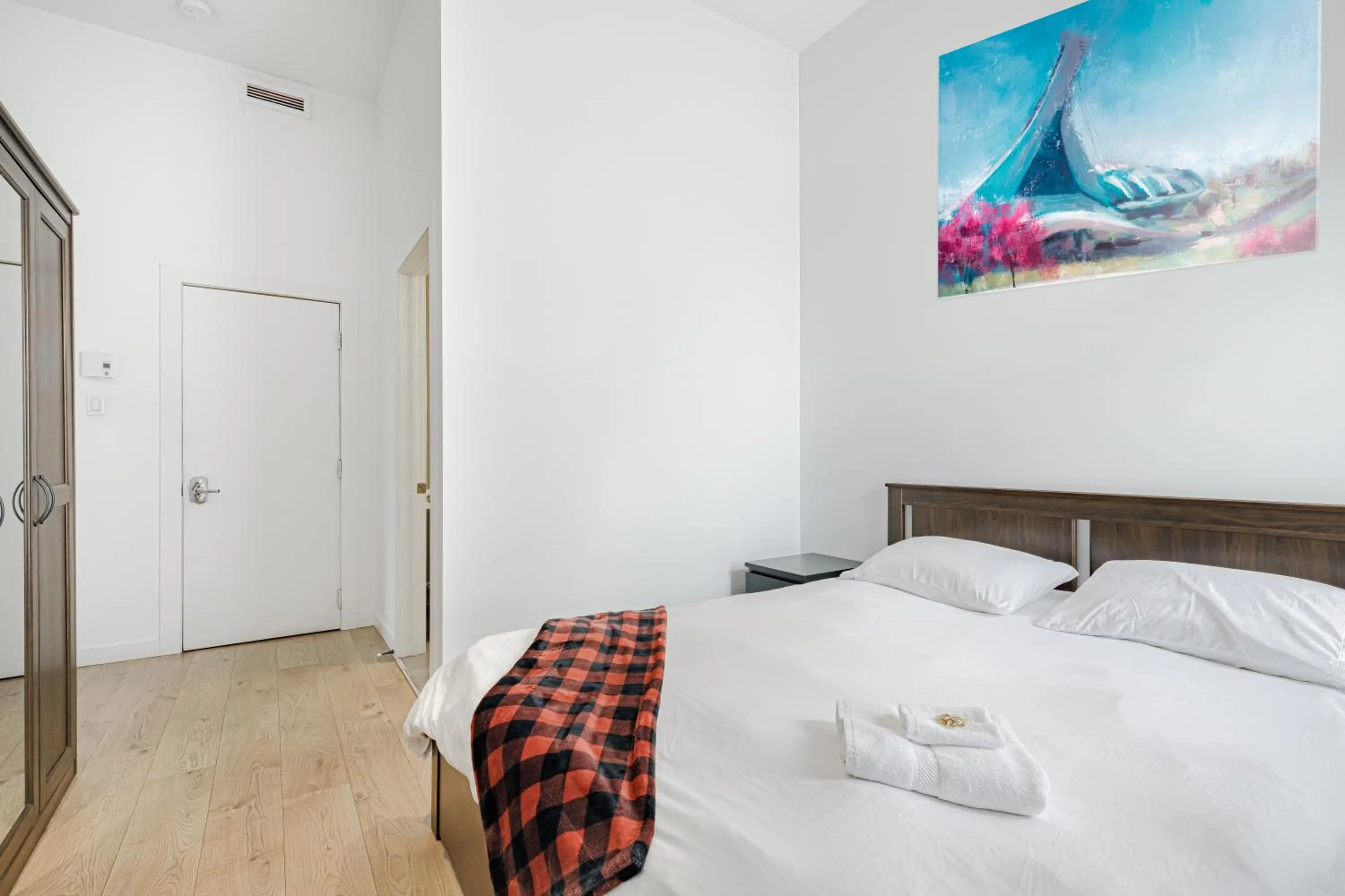 Bed in HoMa Homestay Hotel by Olympic Stadium Montreal Auberge-Hostel