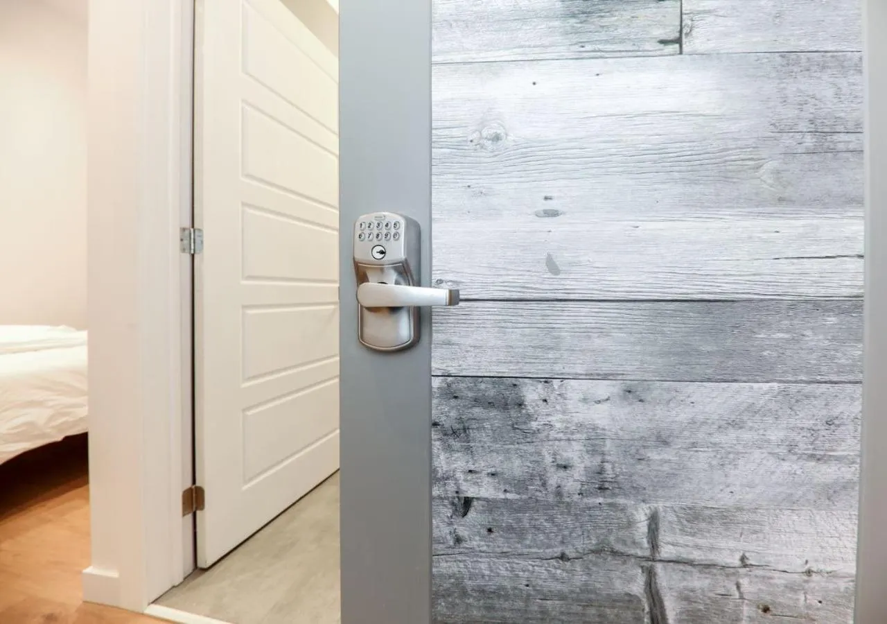 Bedroom in HoMa Homestay Hotel by Olympic Stadium Montreal Auberge-Hostel