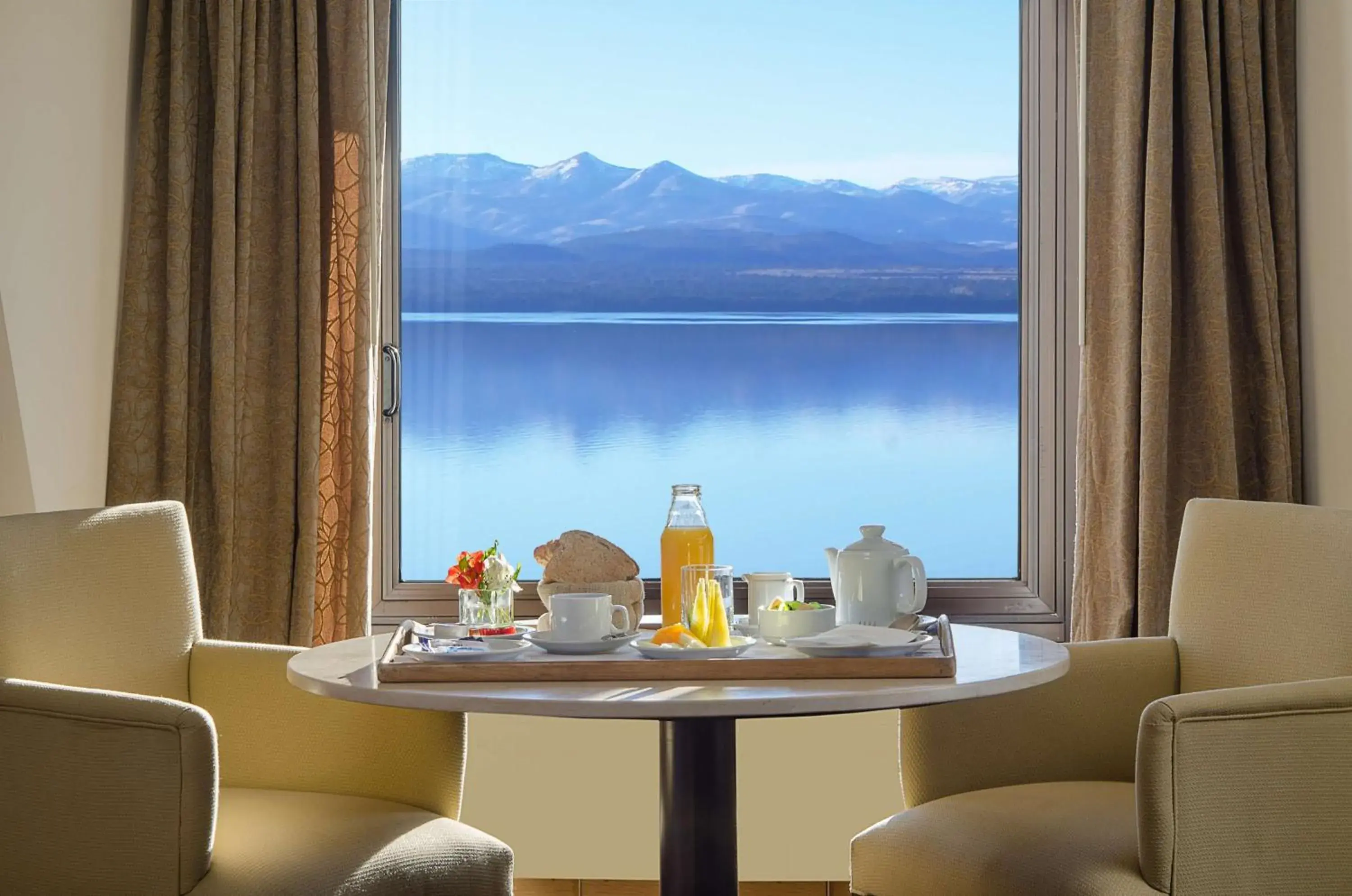 Photo of the whole room in NH Bariloche Edelweiss Photo of the whole room in NH Bariloche Edelweiss