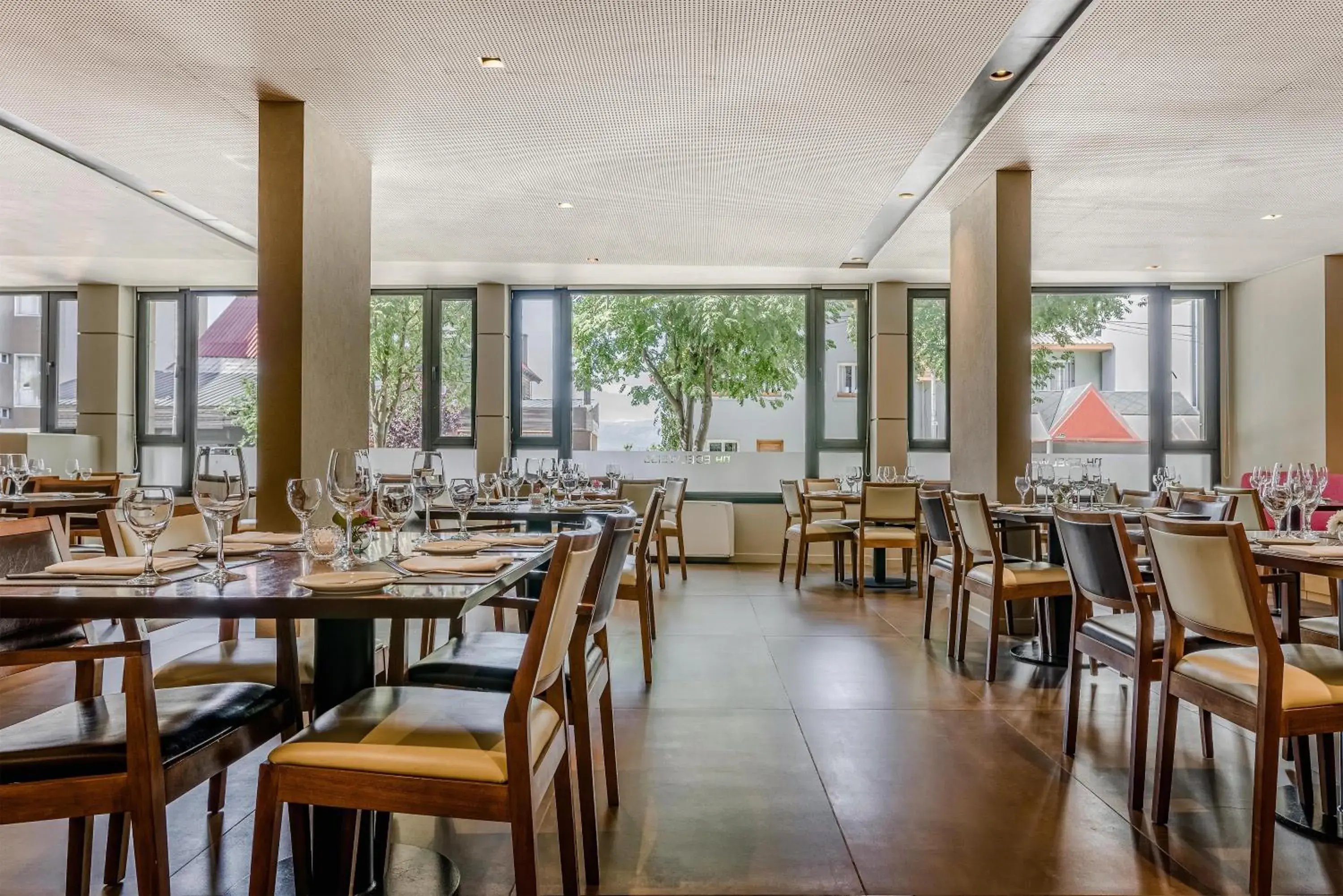 Restaurant/places to eat in NH Bariloche Edelweiss Restaurant/places to eat in NH Bariloche Edelweiss