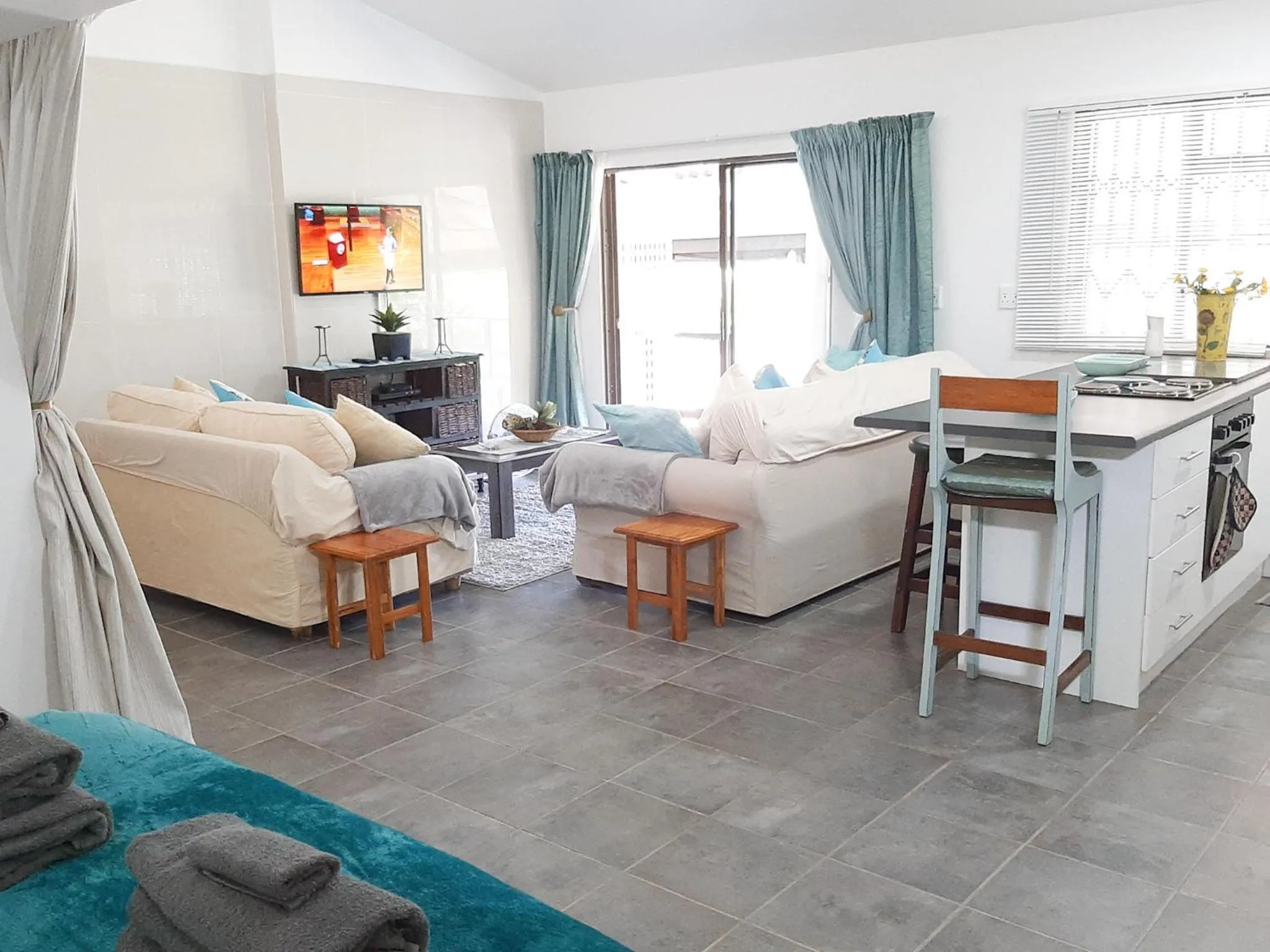 Property building, Bed in Umtamvuna View Cabanas