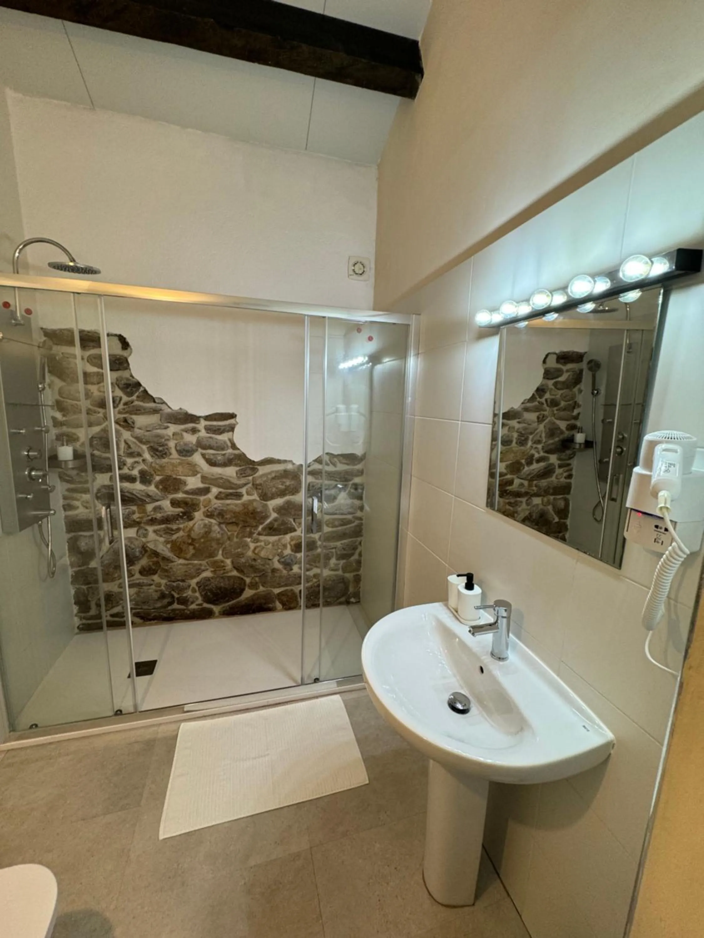 Deluxe Double or Twin Room with Mountain View - single occupancy in Pazo de Laia