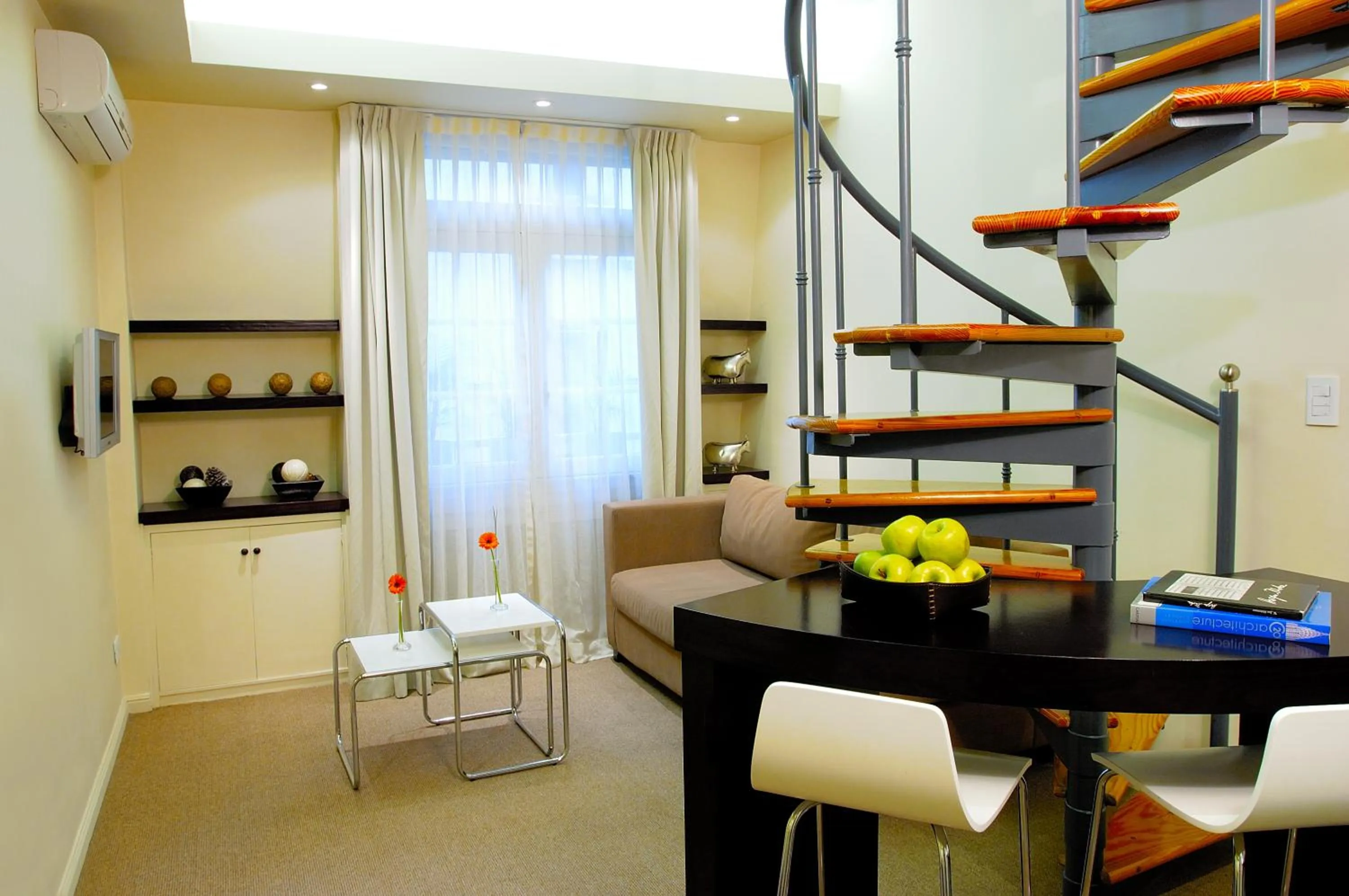 Seating area in Ulises Recoleta Suites