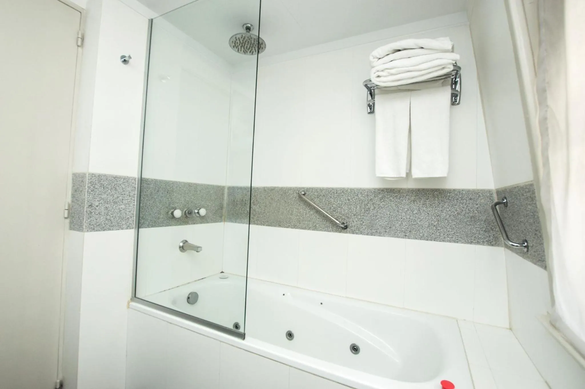 Shower in Ulises Recoleta Suites