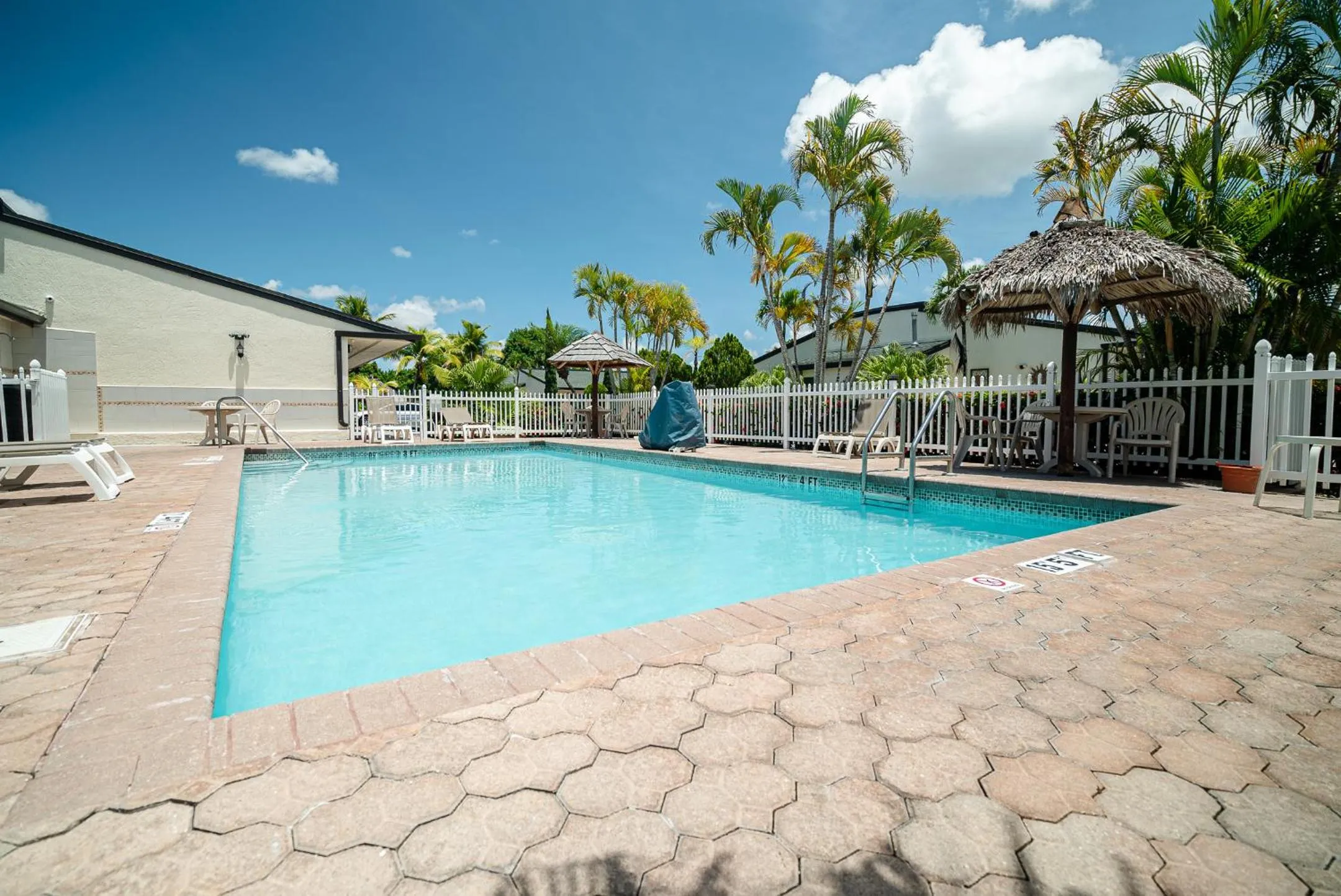 Swimming pool in Travelodge by Wyndham Florida City/Homestead/Everglades