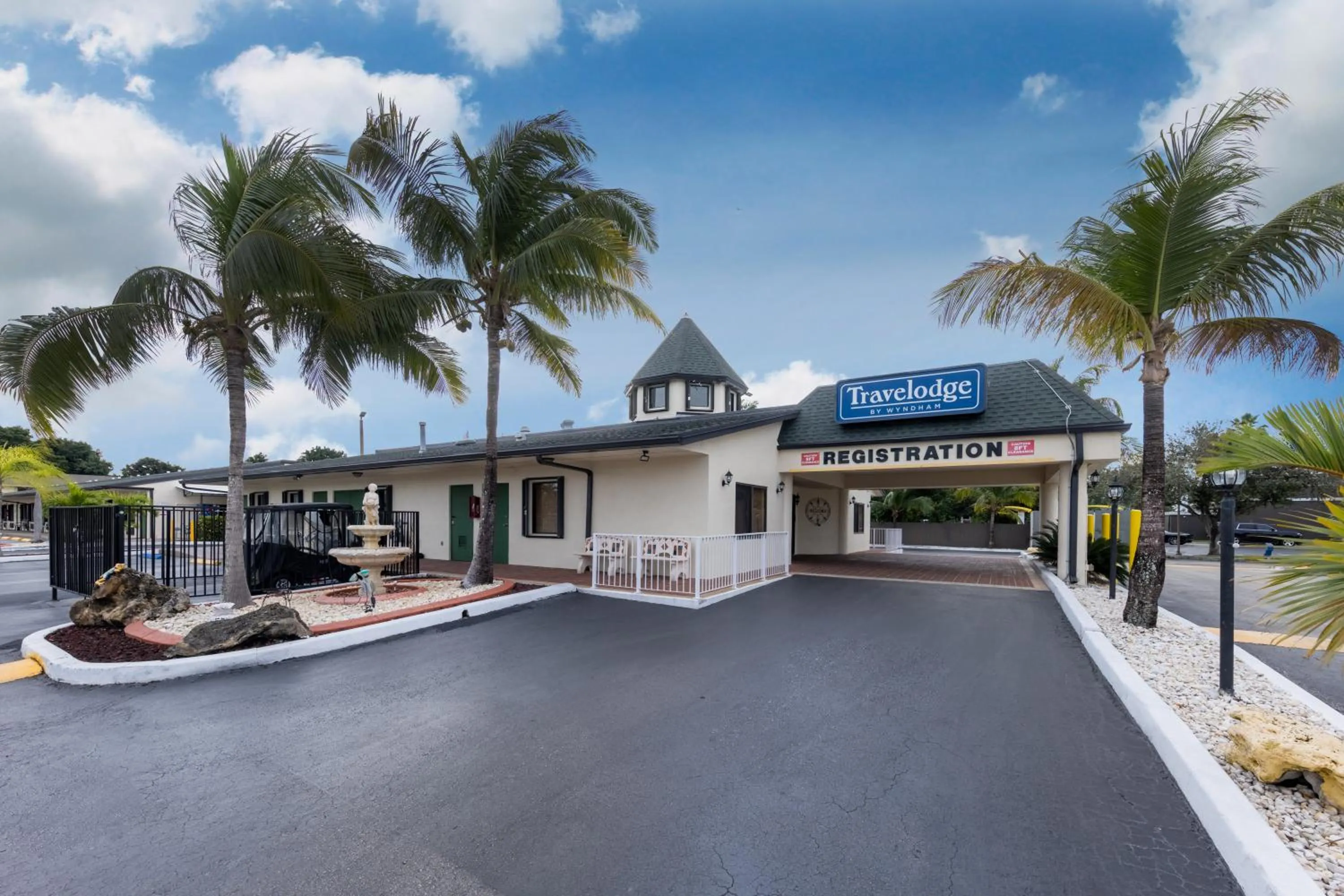 Property building in Travelodge by Wyndham Florida City/Homestead/Everglades
