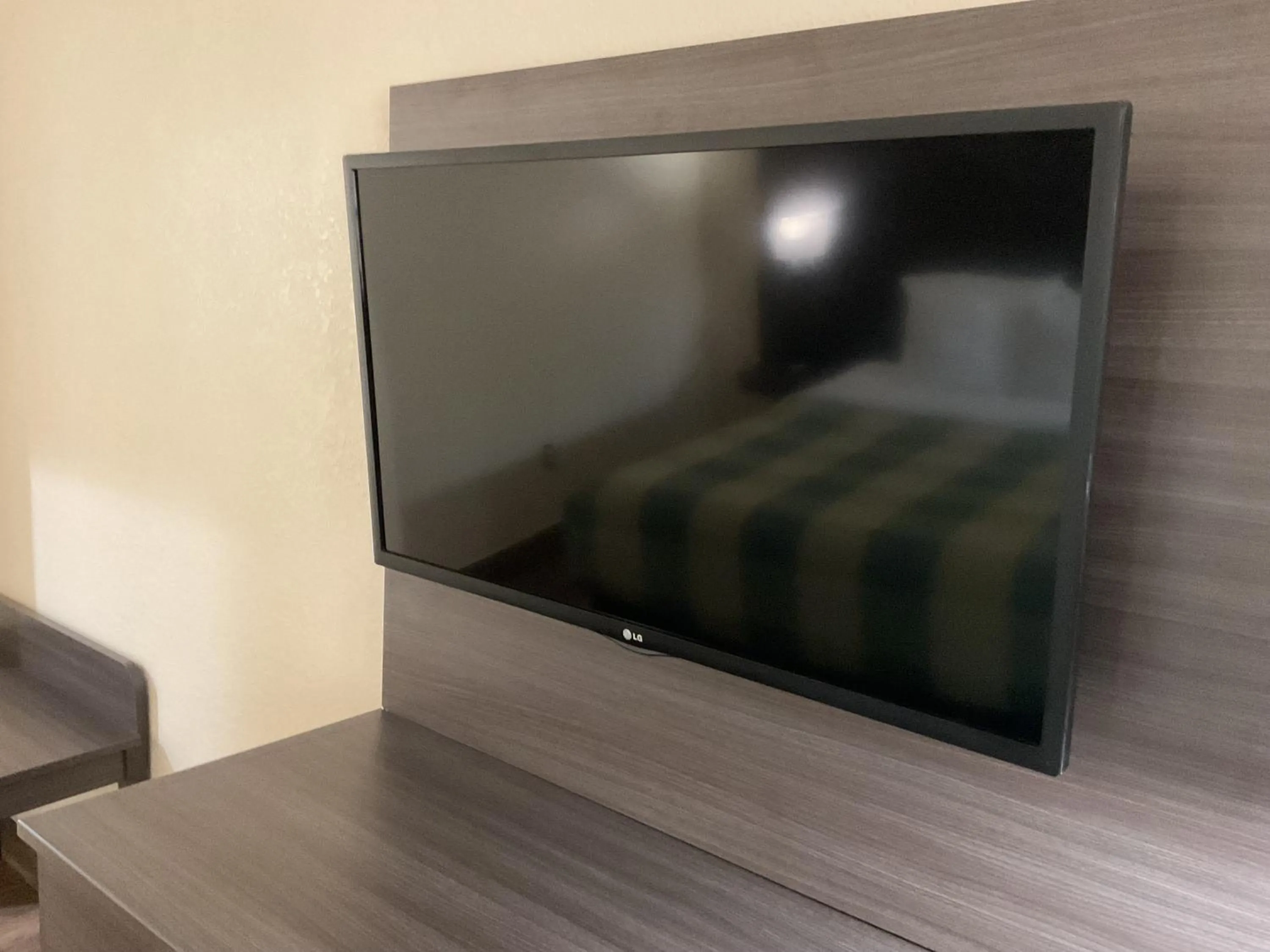 TV and multimedia in Travelodge by Wyndham Florida City/Homestead/Everglades