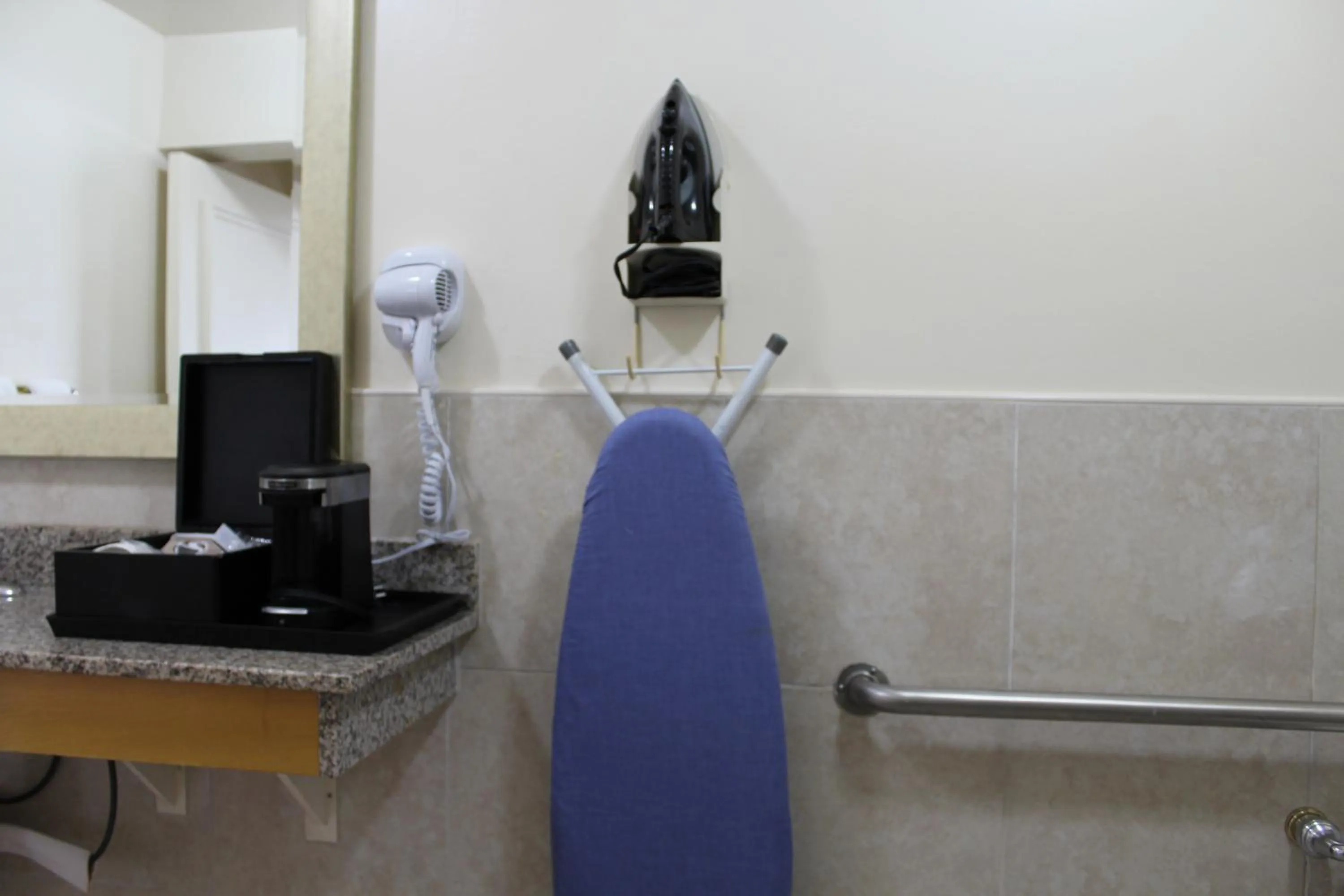 Bathroom in Travelodge by Wyndham Florida City/Homestead/Everglades