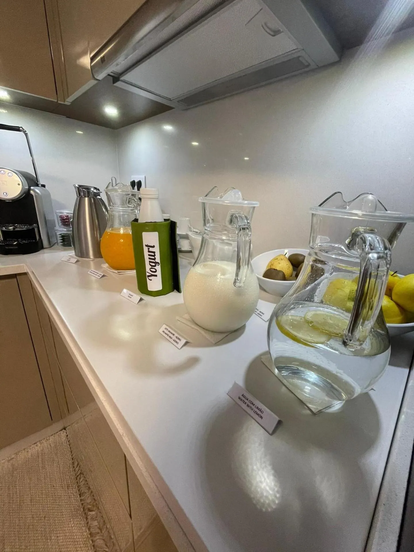 Continental breakfast in Memória Charming House