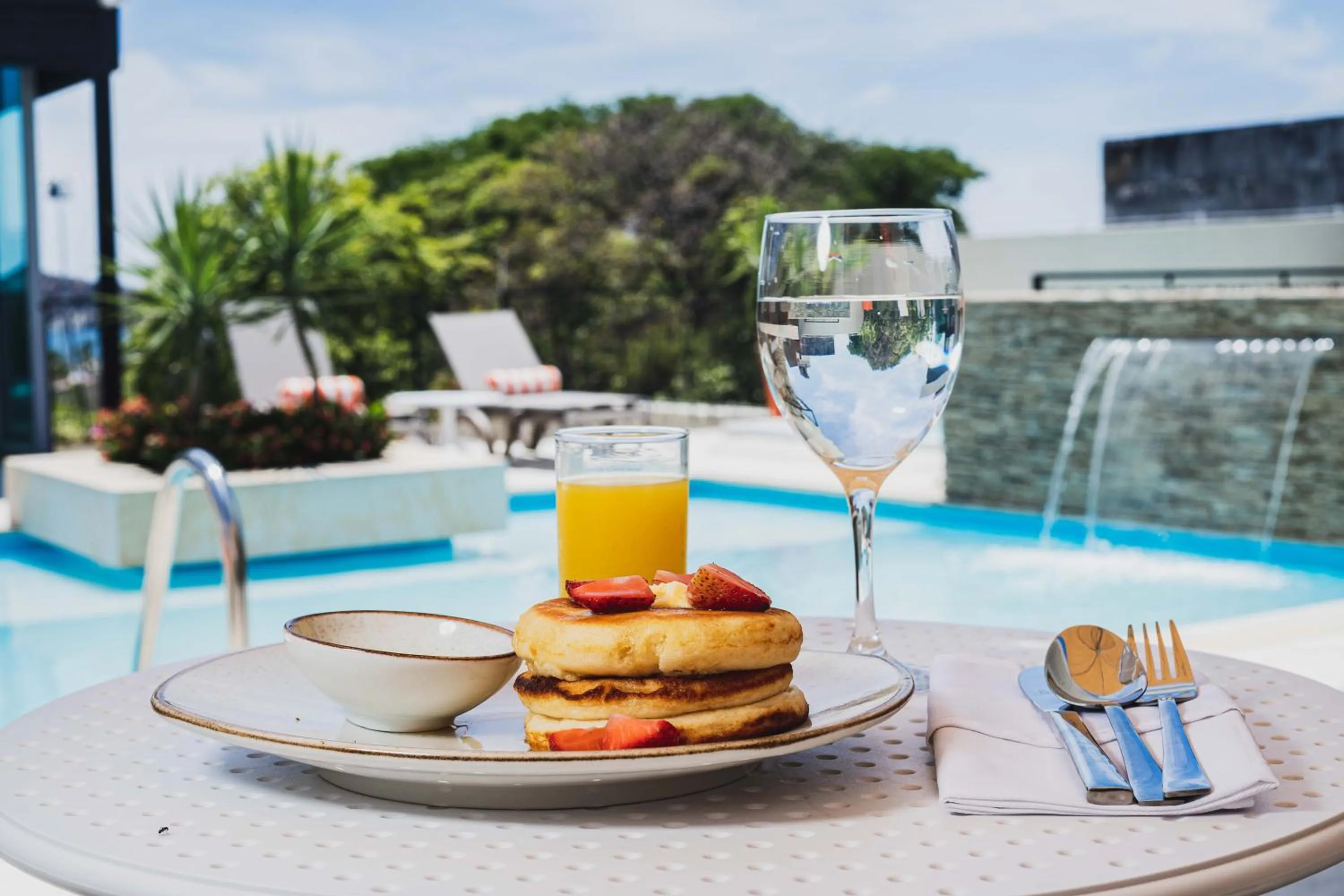 Food and drinks in Alko Hotel Cotona