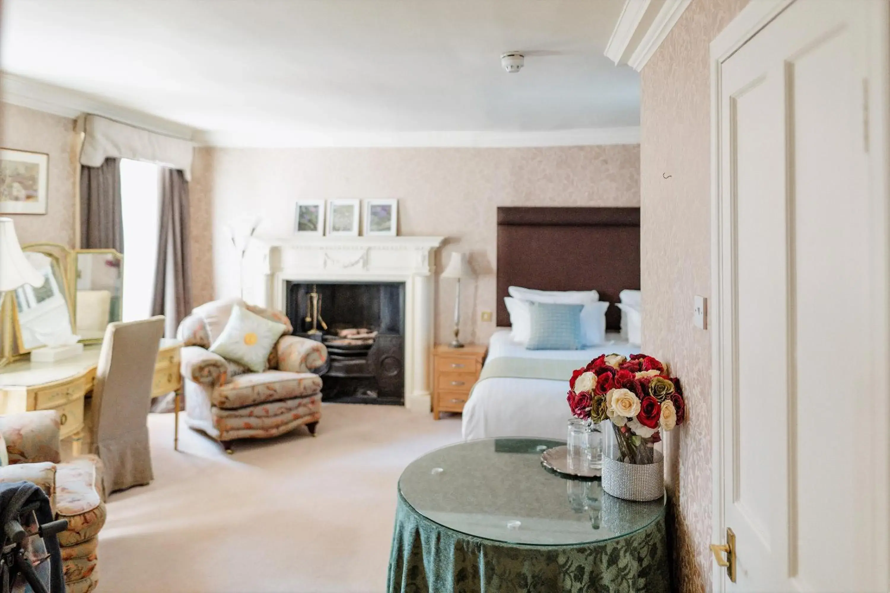 Superior King or Twin Room - single occupancy in Thackray House Superior King or Twin Room - single occupancy in Thackray House