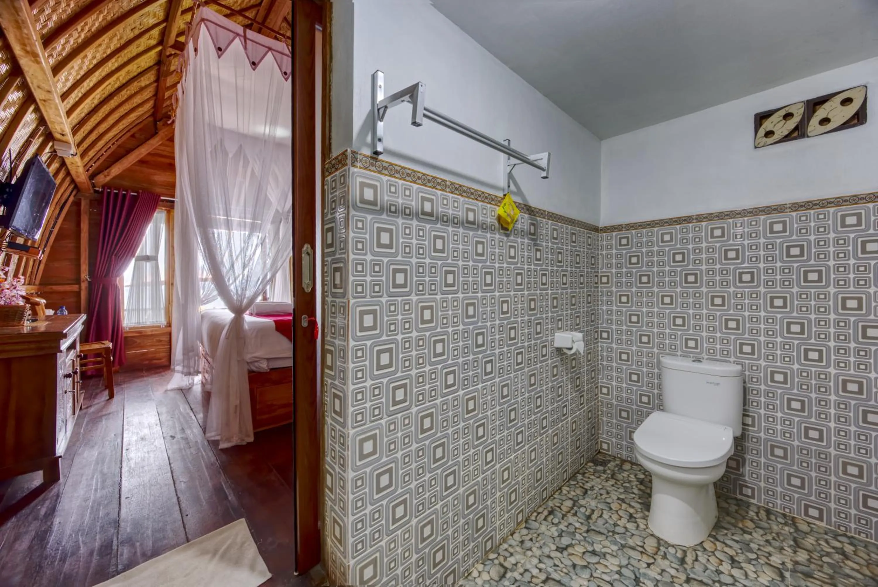 Shower in Santen Beach Bungalows