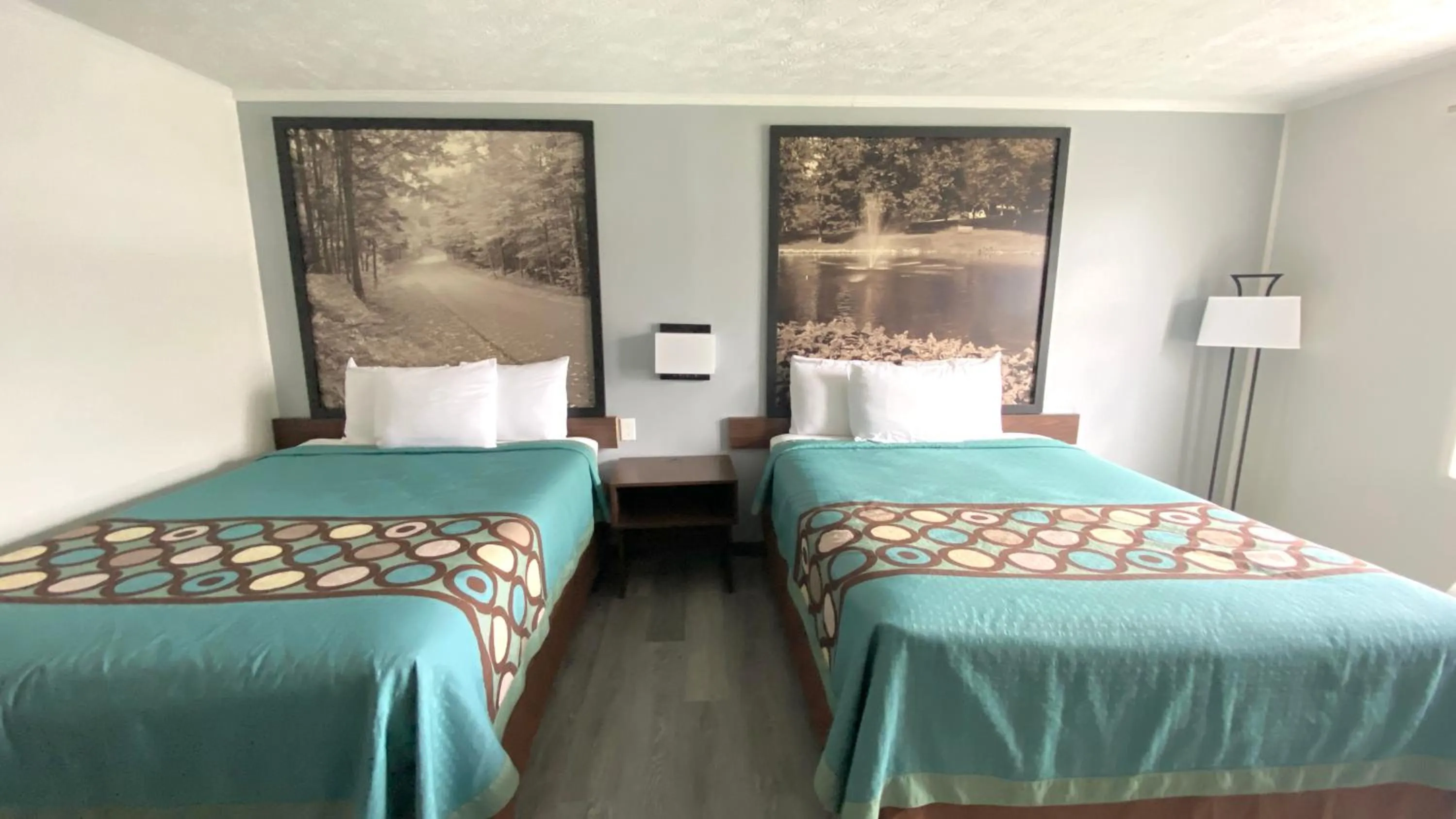 Bedroom, Bed in Syracuse Inn