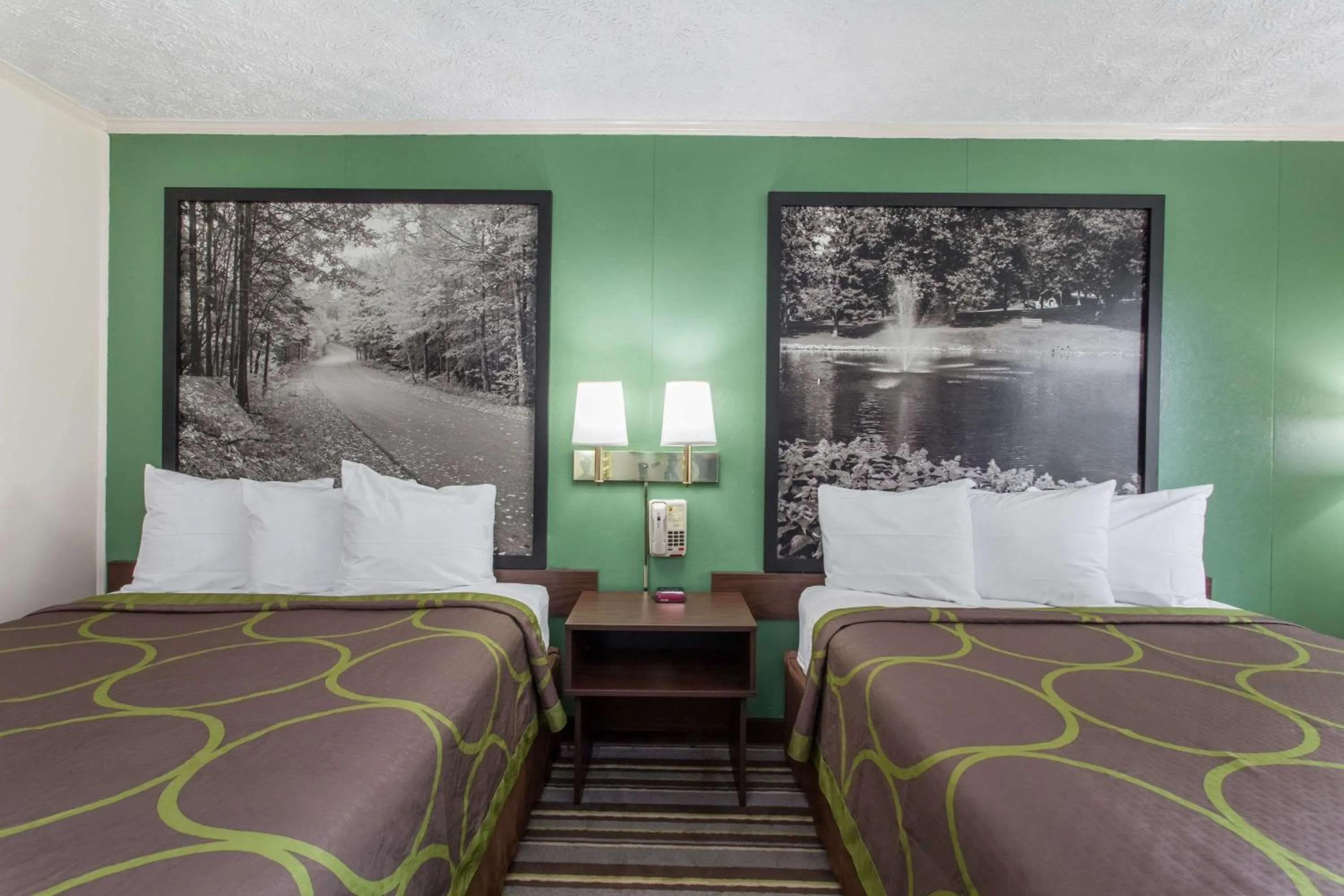 On site, Bed in Syracuse Inn