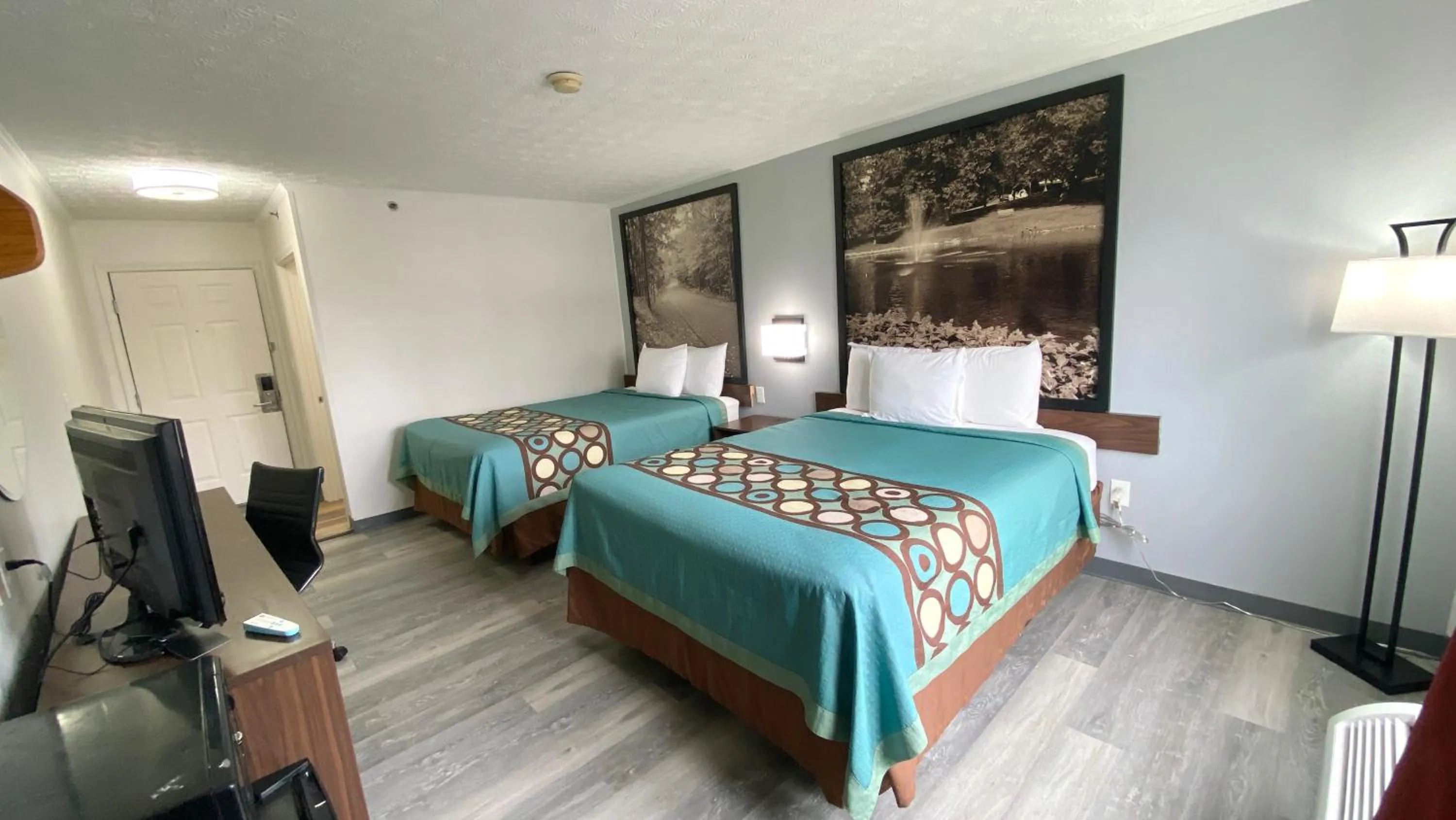 Bedroom, Bed in Syracuse Inn