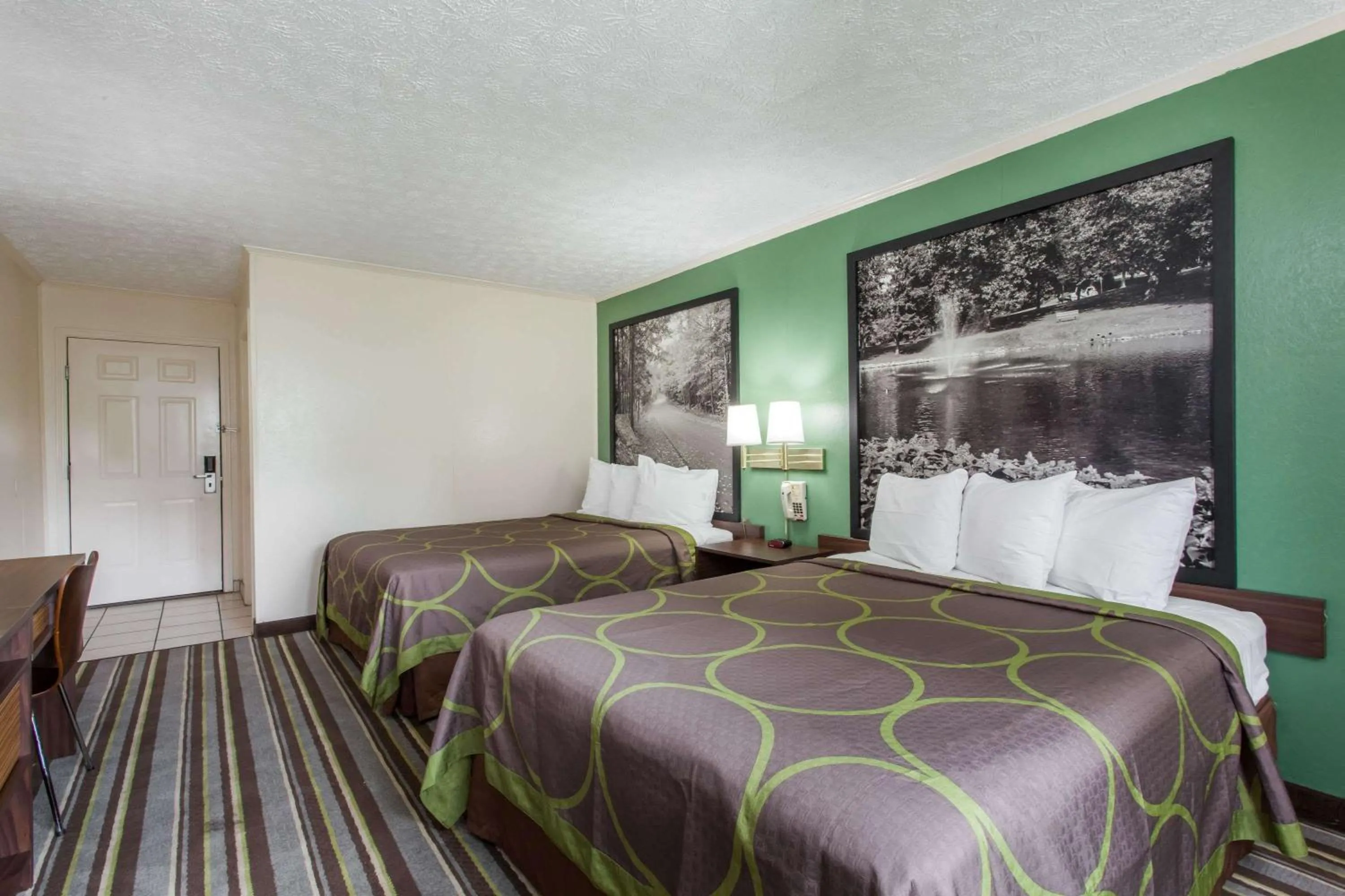 On site, Bed in Syracuse Inn