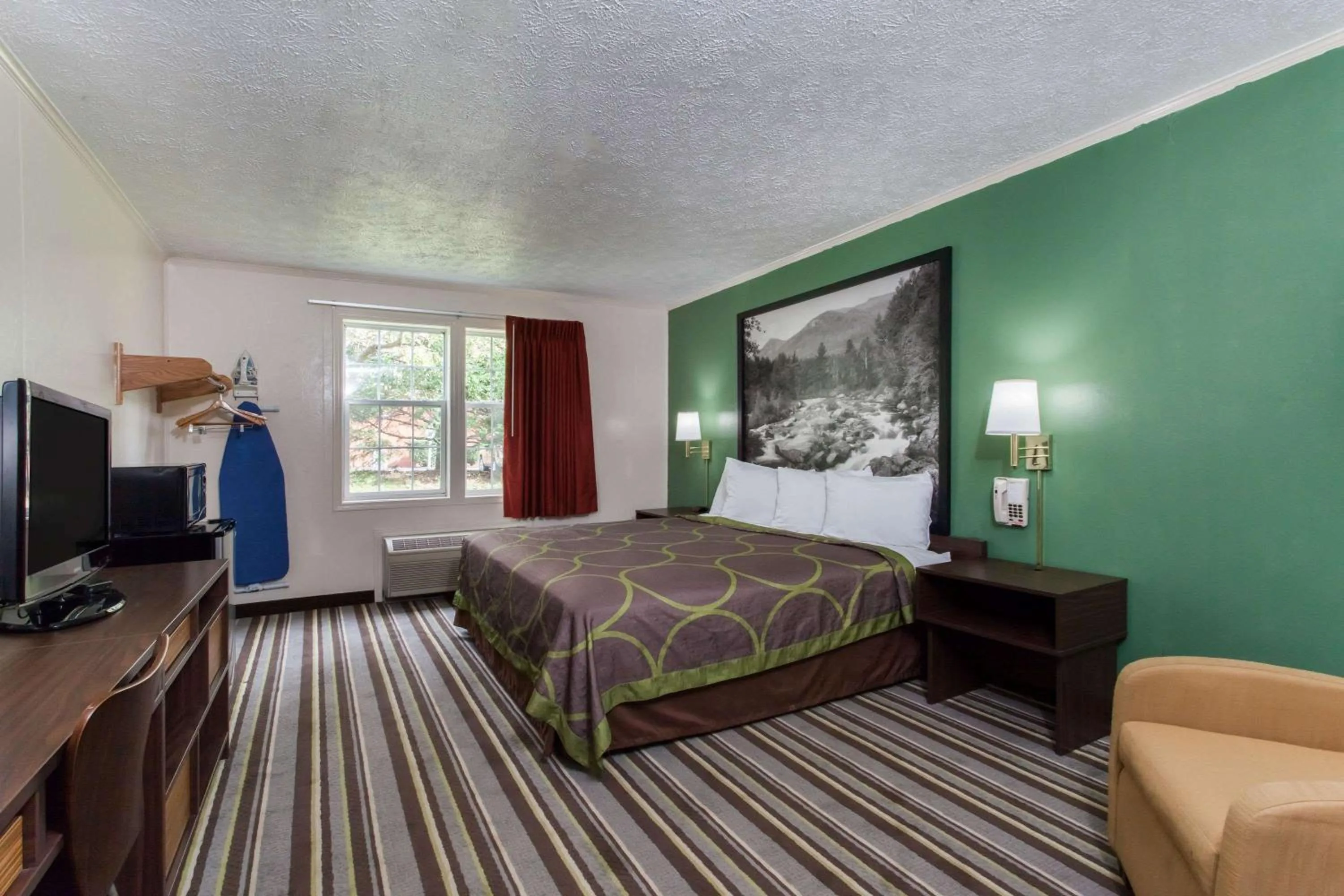 On site, Bed in Syracuse Inn