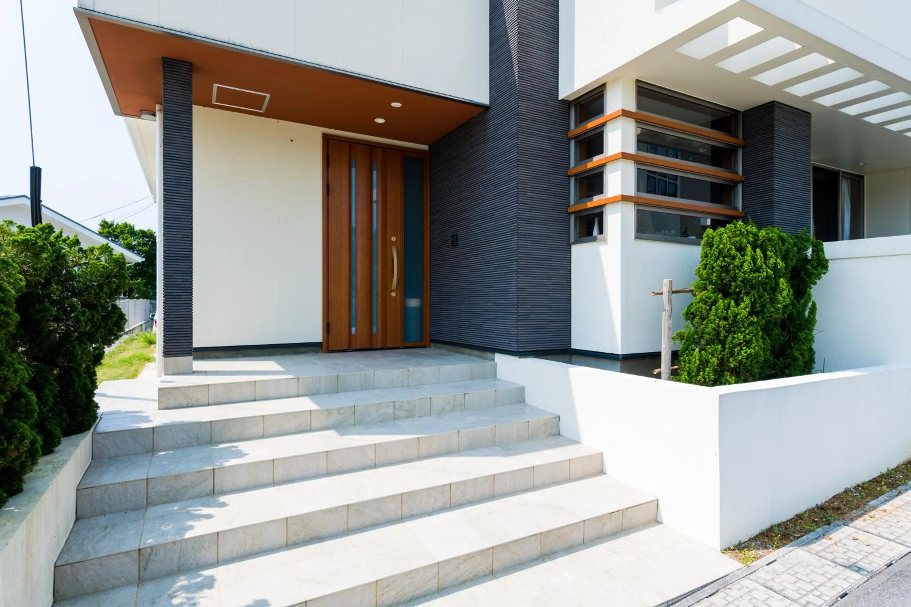 Facade/entrance in E-horizon Resort 名護