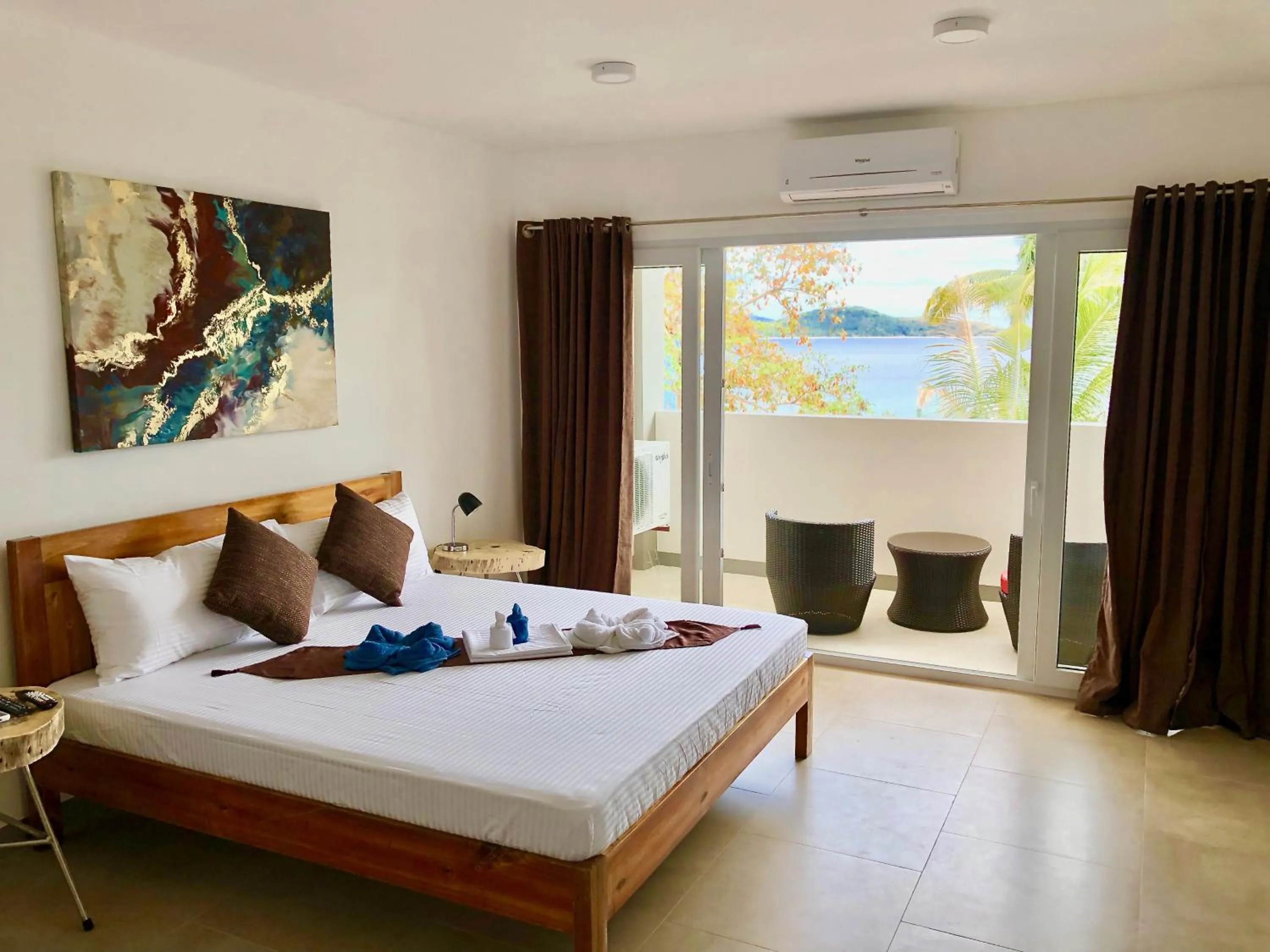 Photo of the whole room, Bed in Sunset Cove Beach & Dive Resort