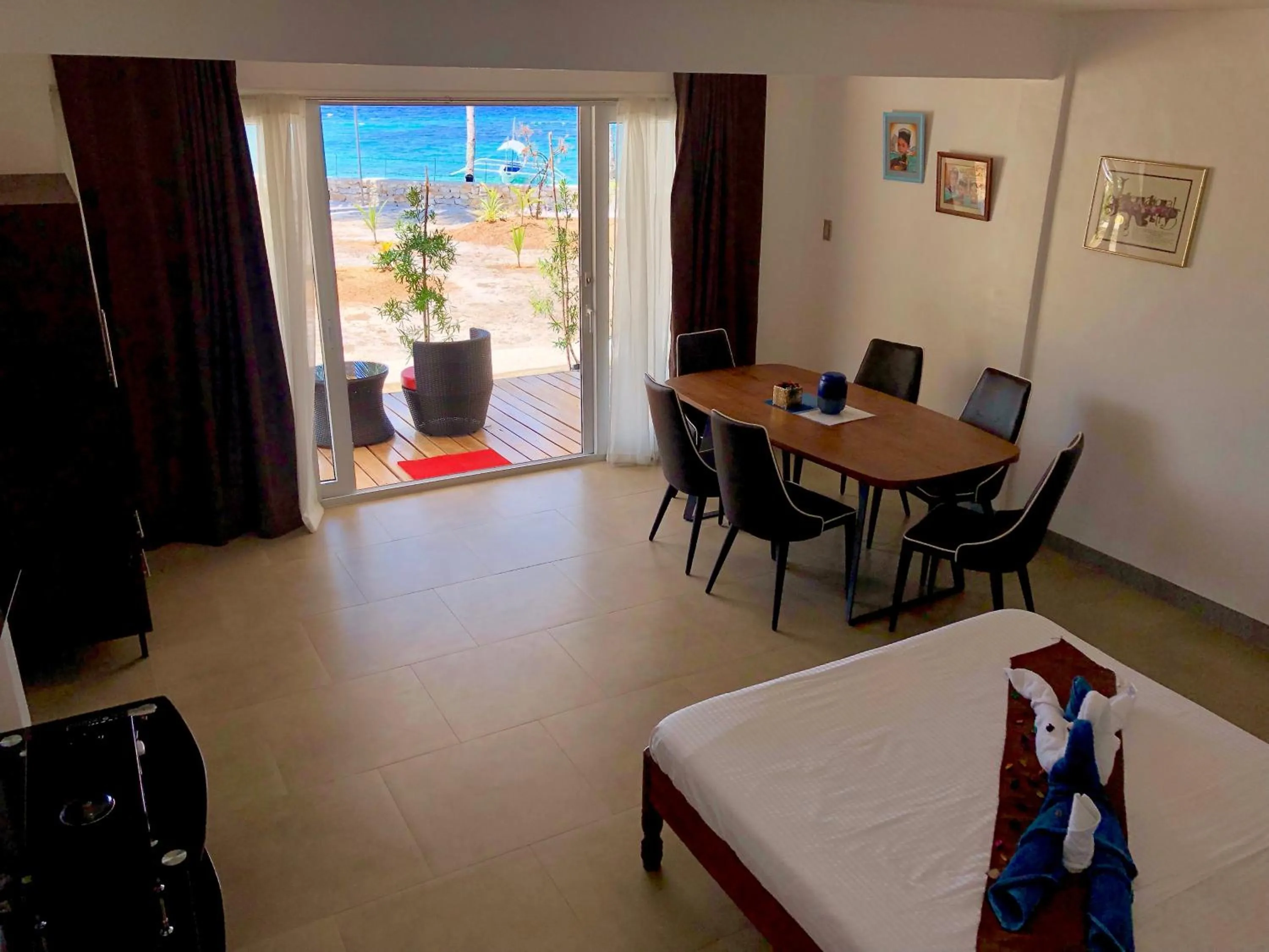 Bed in Sunset Cove Beach & Dive Resort