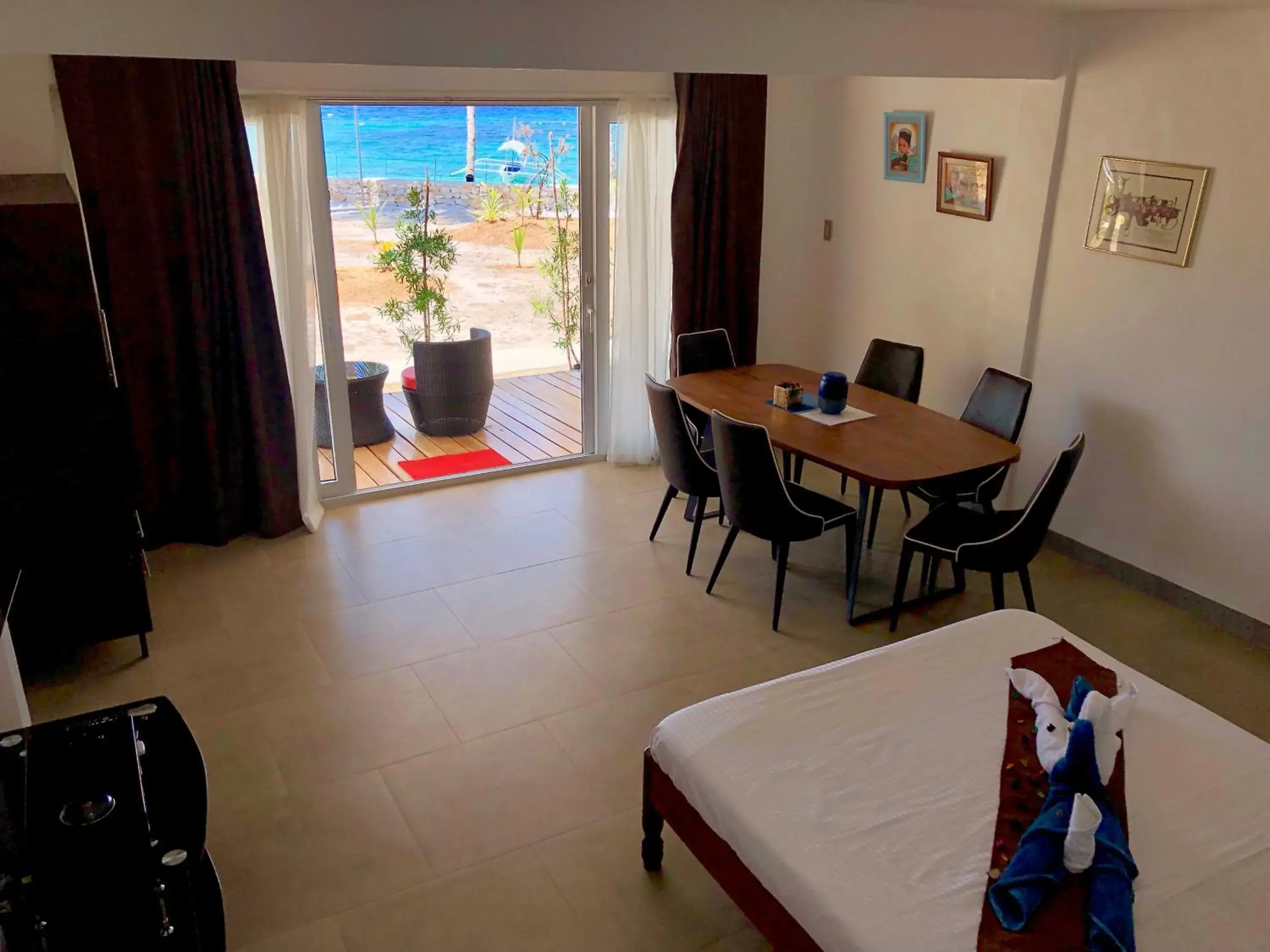 Deluxe Bungalow with Sea View in Sunset Cove Beach & Dive Resort Deluxe Bungalow with Sea View in Sunset Cove Beach & Dive Resort