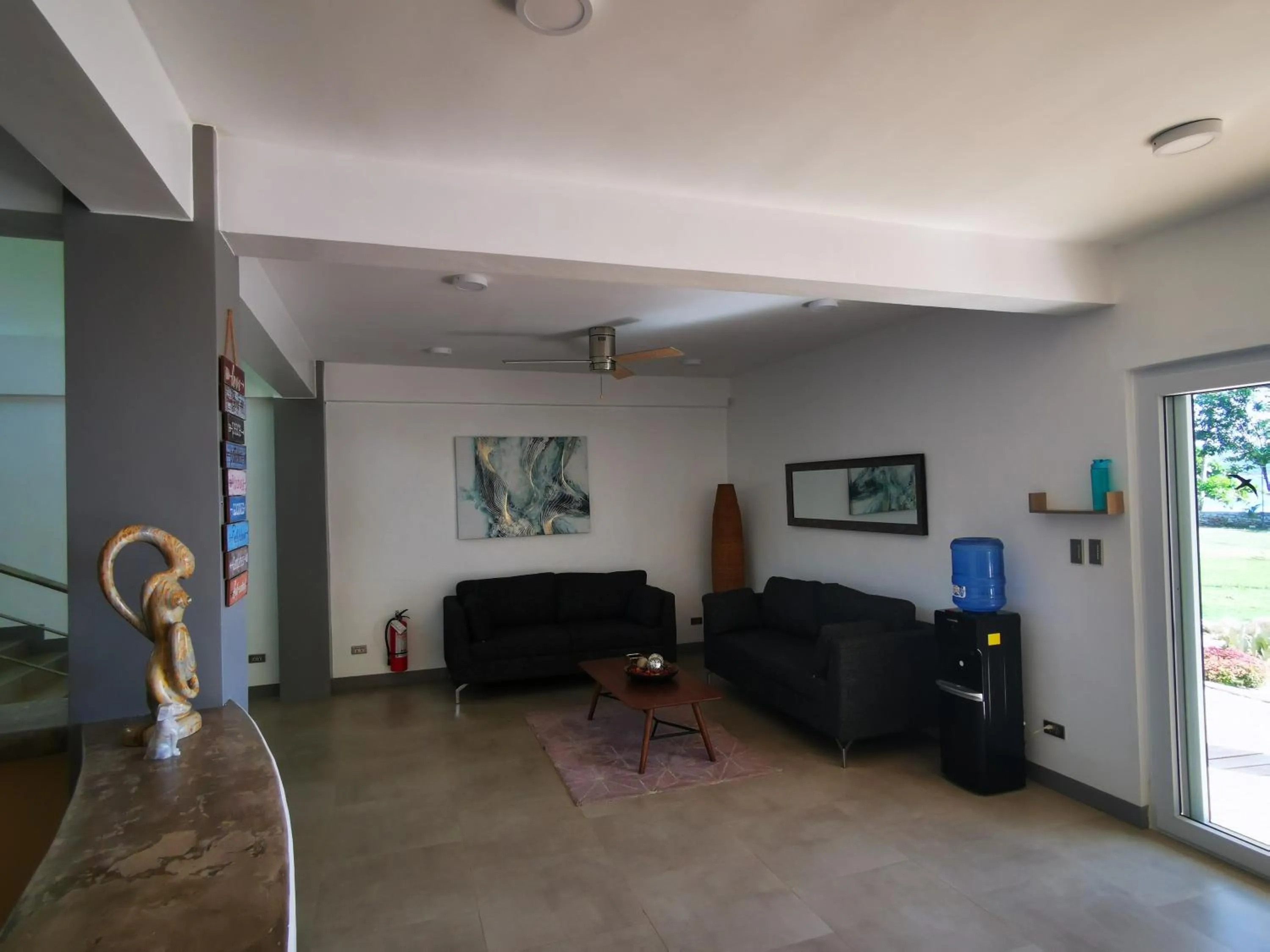 Seating area in Sunset Cove Beach & Dive Resort