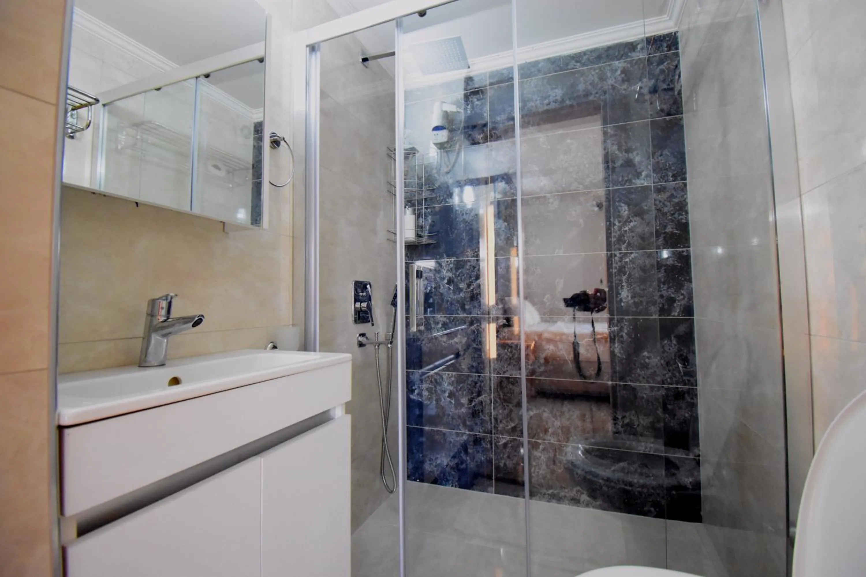 Shower in Eroglu City Hotel