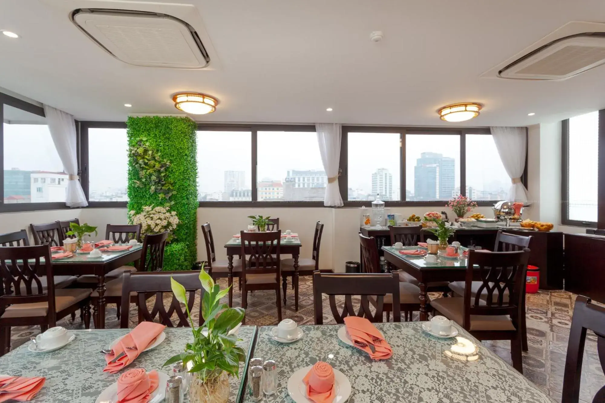 Restaurant/places to eat in Hotel De La Seine Restaurant/places to eat in Hotel De La Seine