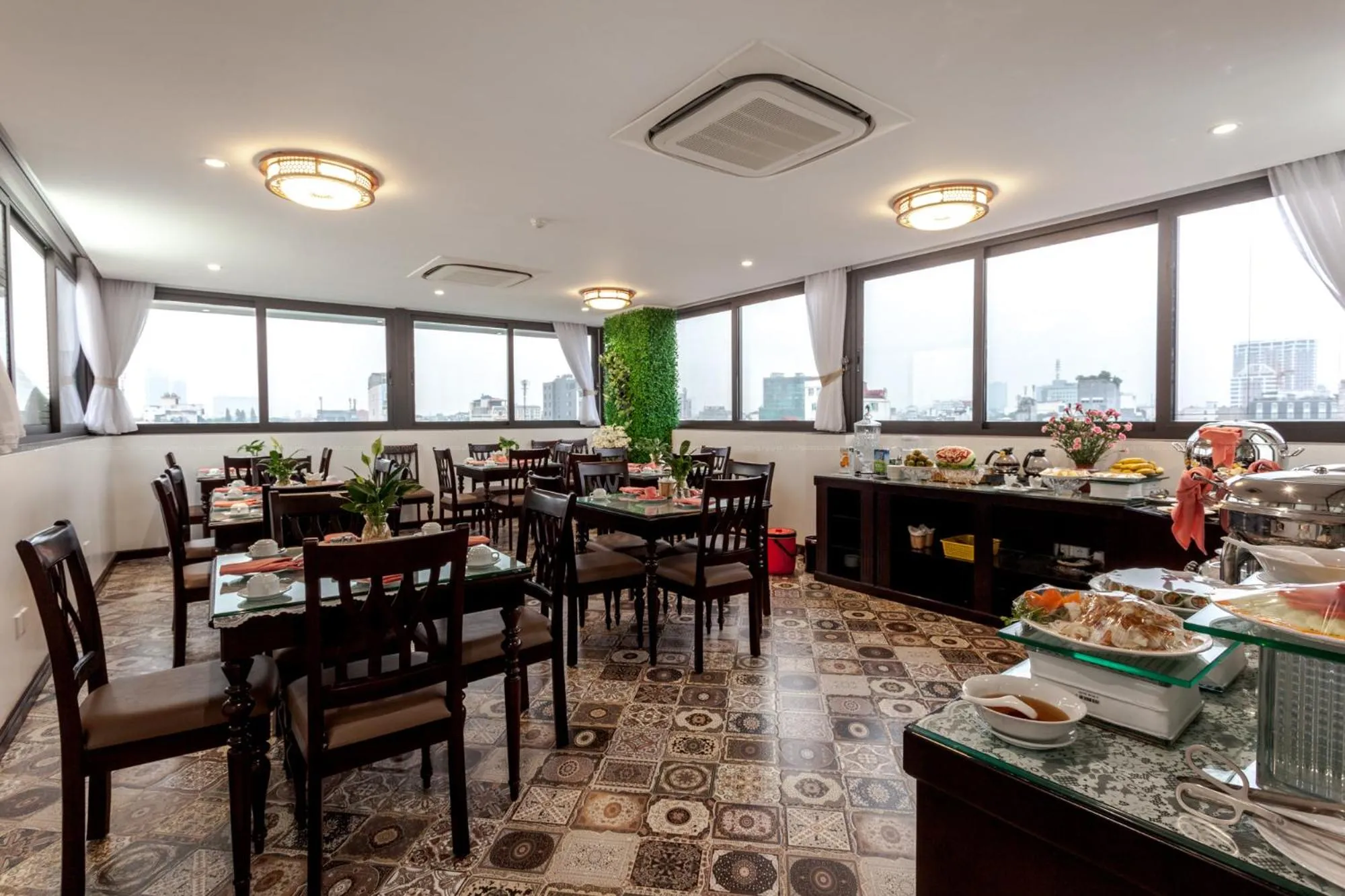 Restaurant/places to eat in Hotel De La Seine