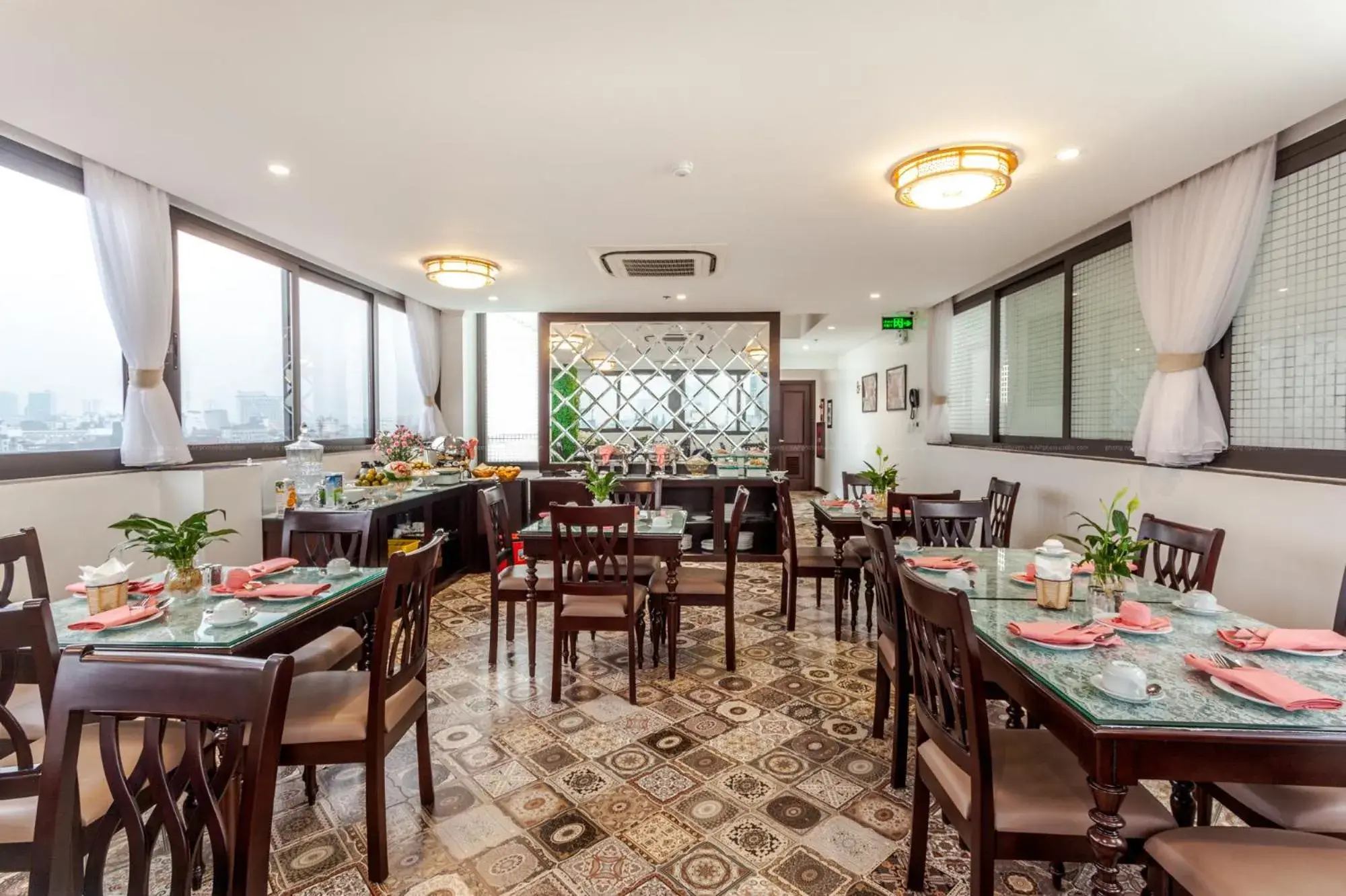 Restaurant/places to eat in Hotel De La Seine Restaurant/places to eat in Hotel De La Seine