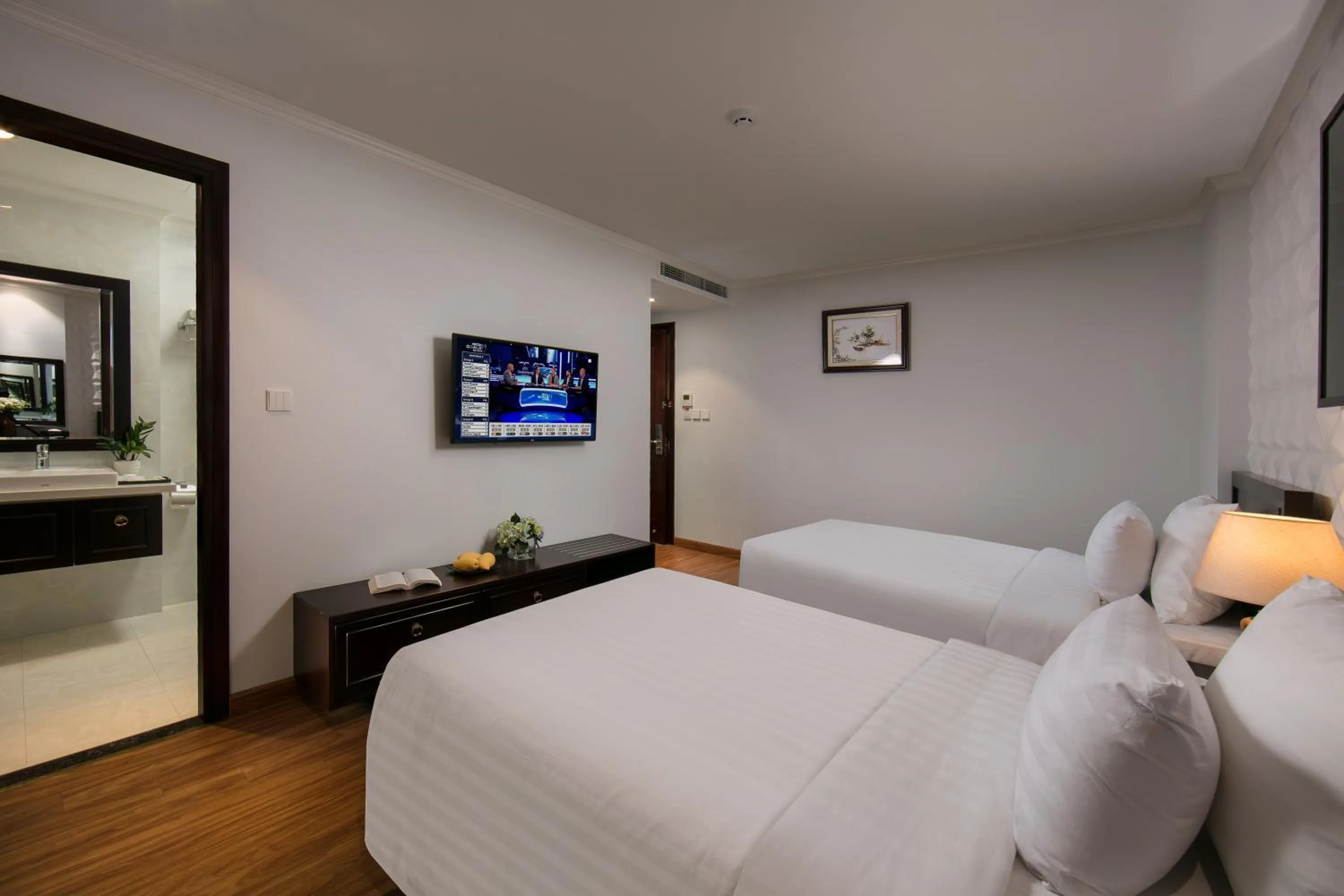 Bed in Hotel De La Seine