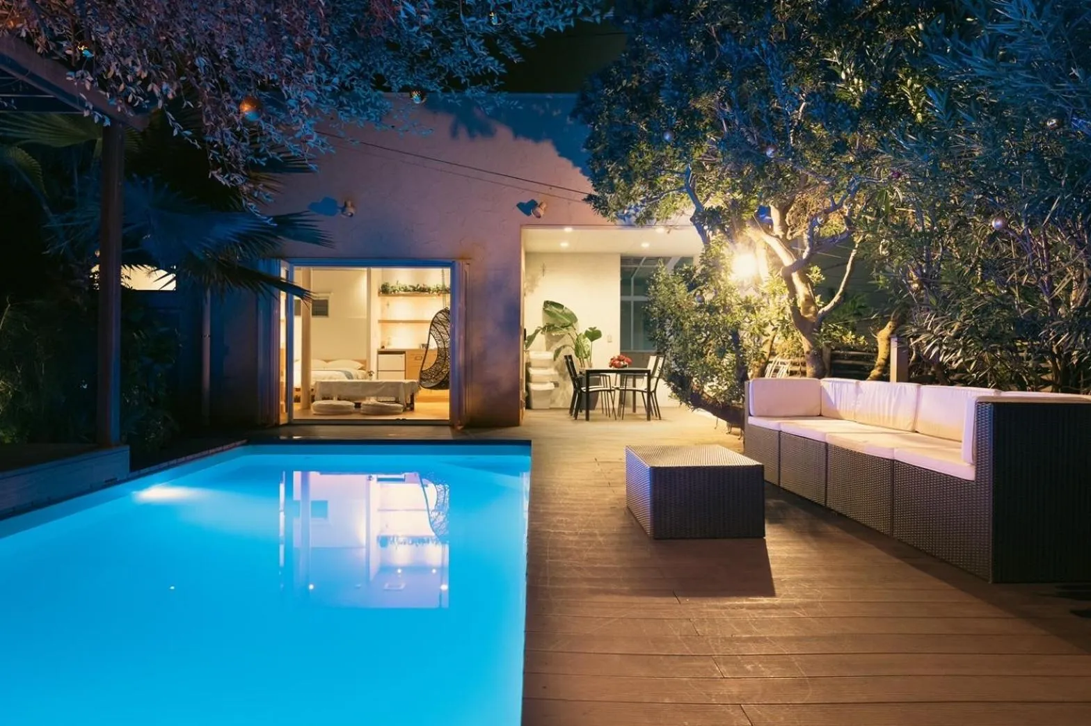 Night in カサブランカプールハウス鎌倉 - Casablanca Pool House Kamakura Seaside Luxury Villa with Heated Pool & Sauna