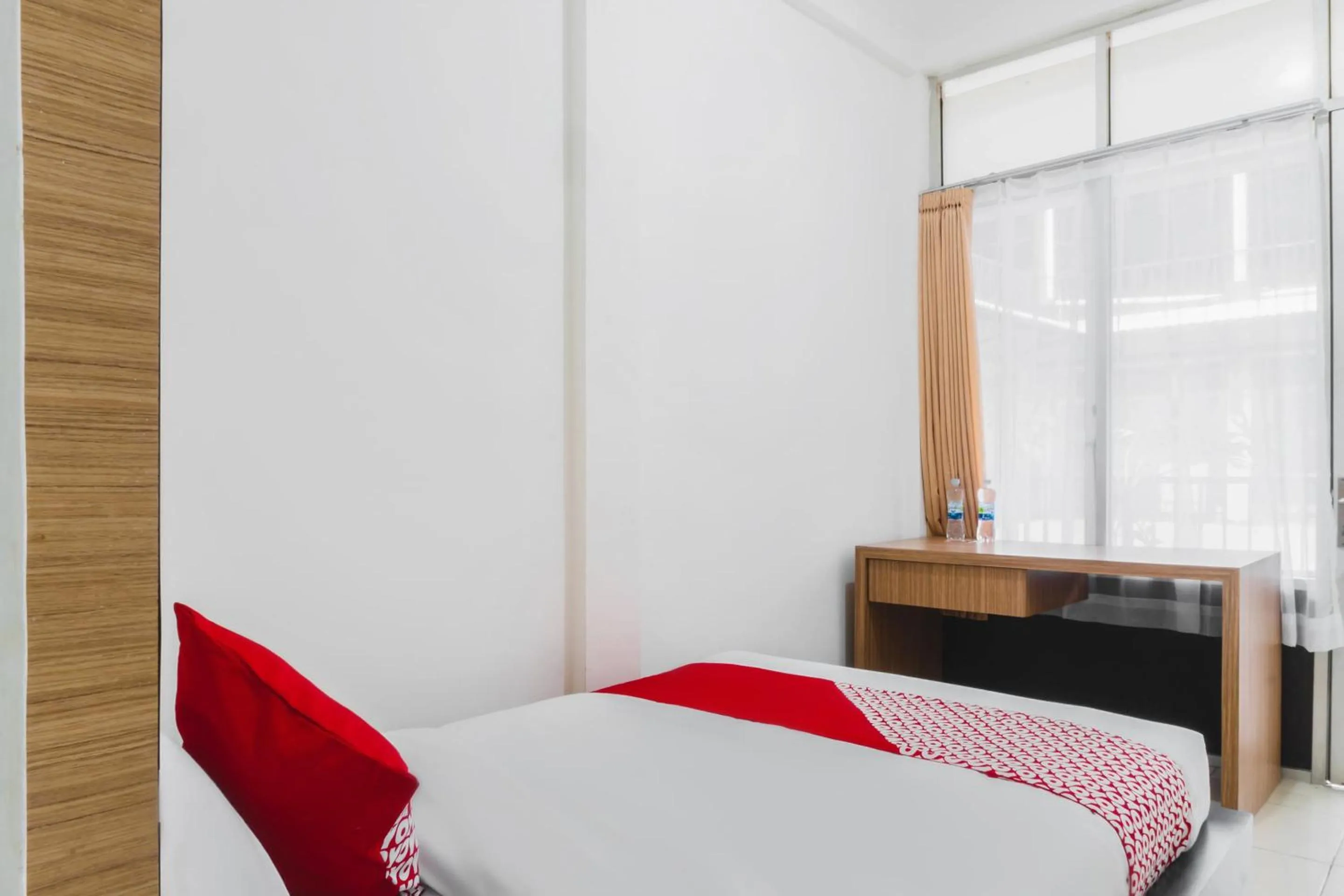 Bedroom in SUPER OYO 617 Sukaraja Residence Syariah