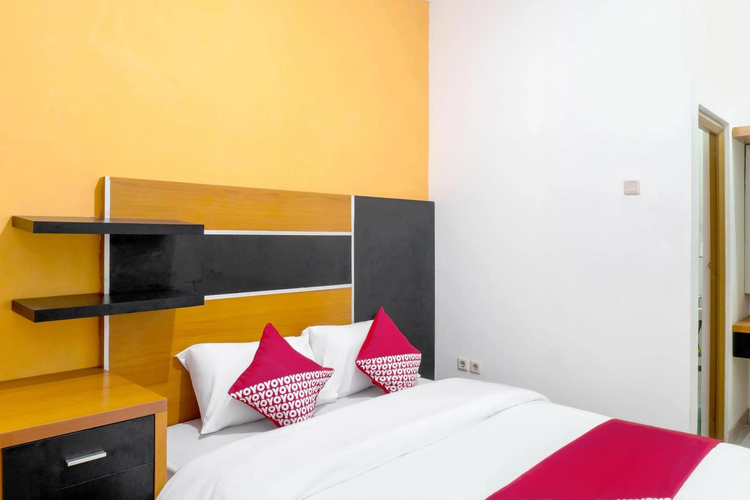 Bedroom in SUPER OYO 617 Sukaraja Residence Syariah