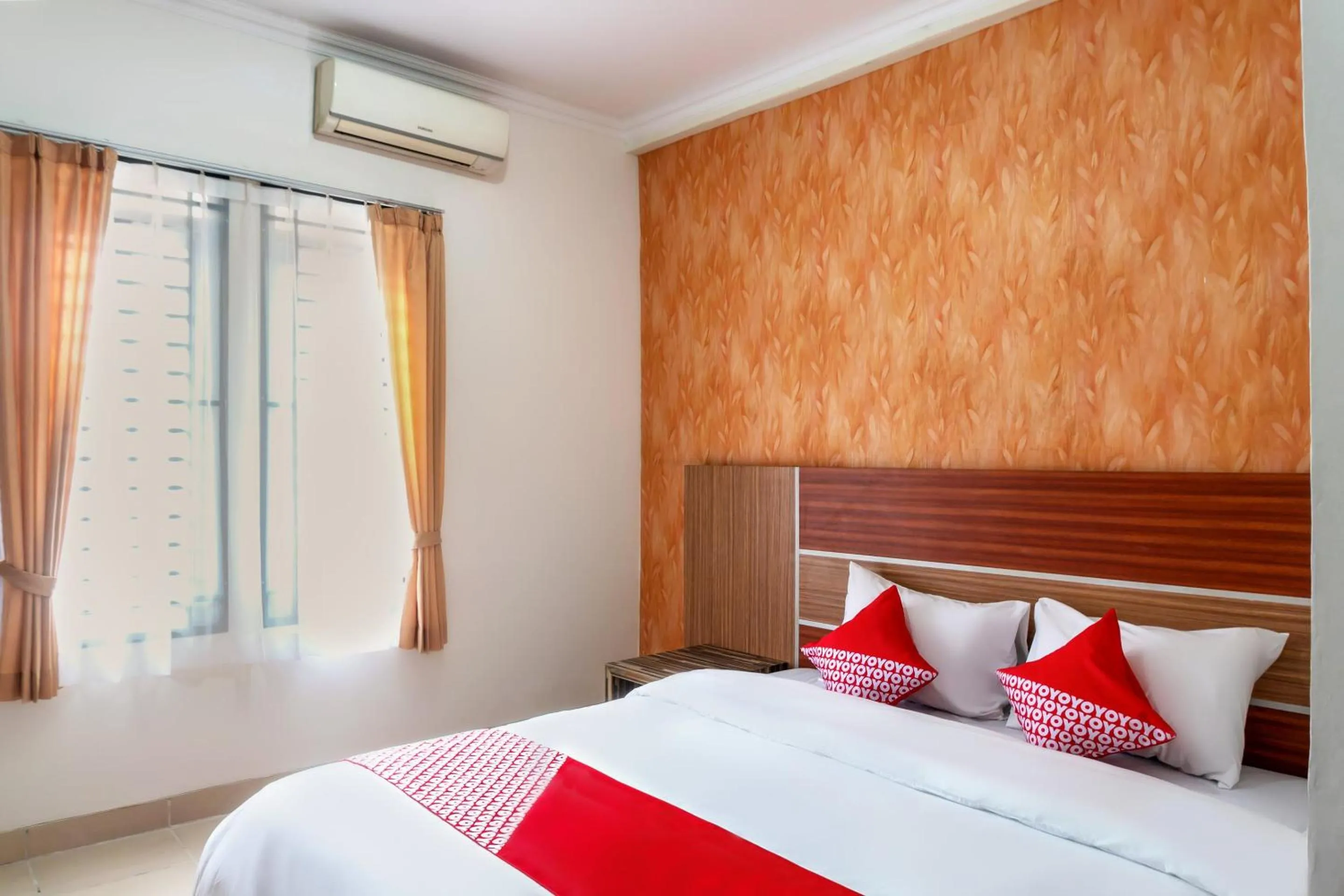 Bedroom in SUPER OYO 617 Sukaraja Residence Syariah