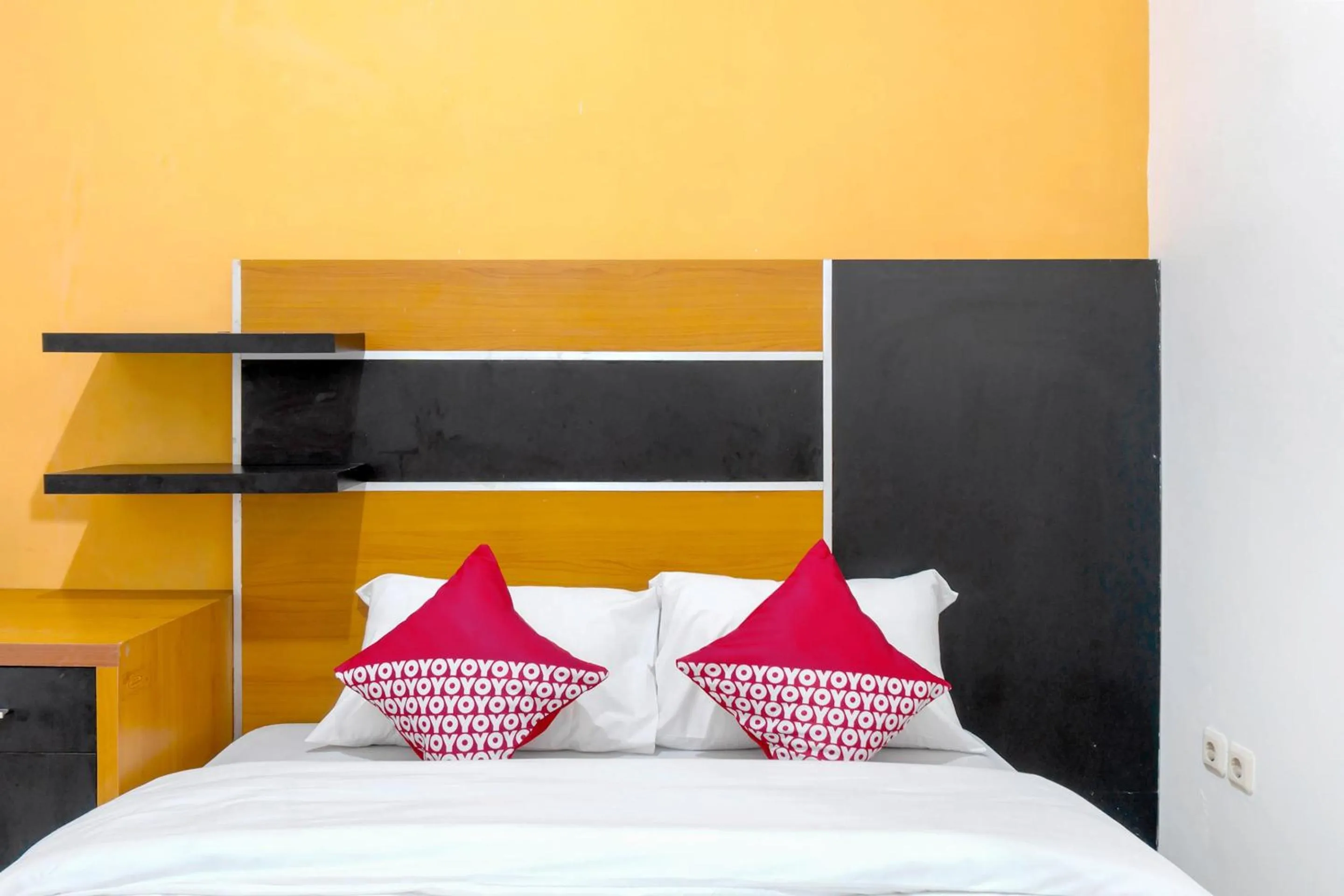 Bedroom in SUPER OYO 617 Sukaraja Residence Syariah