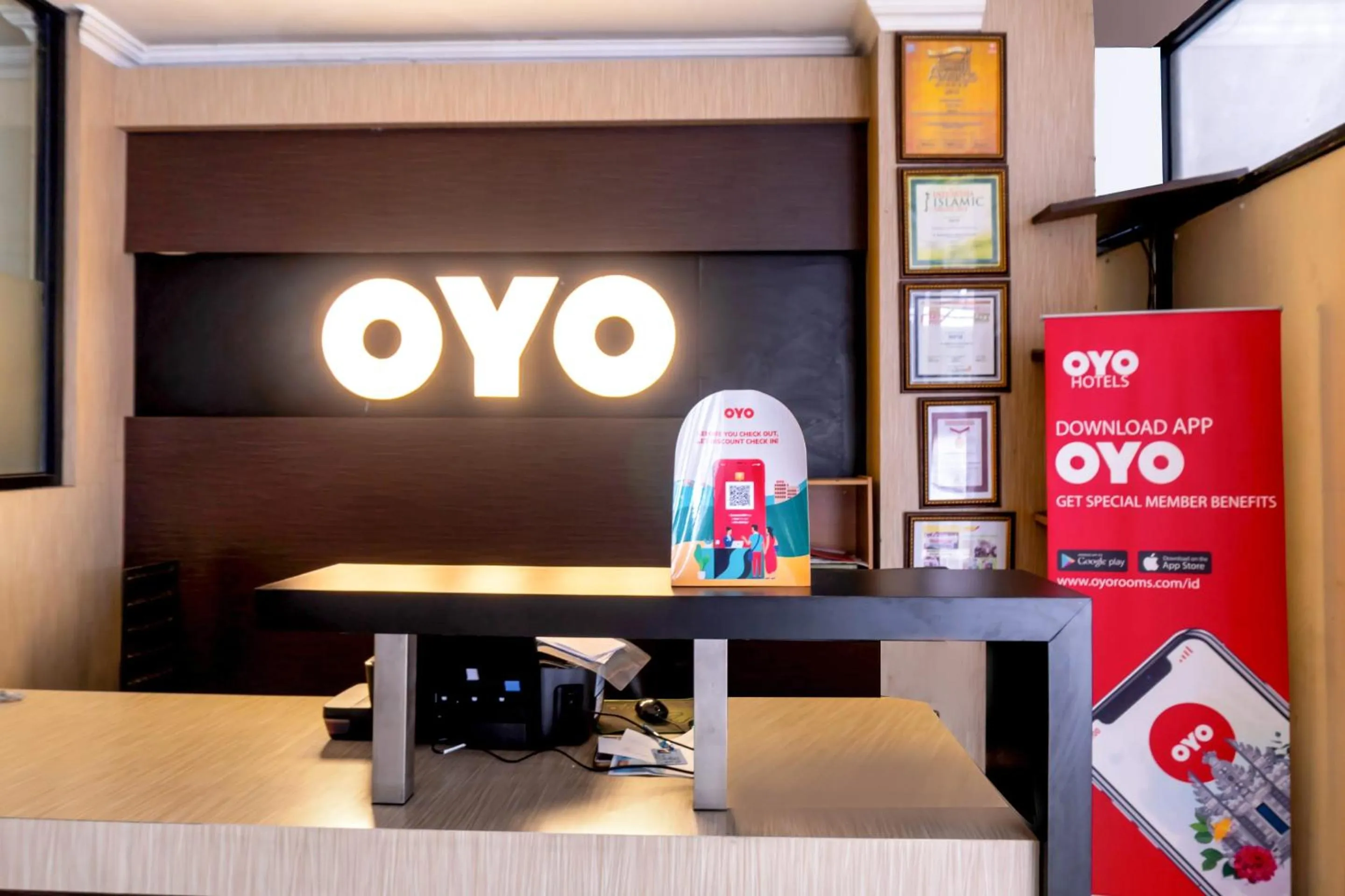 Lobby or reception in SUPER OYO 617 Sukaraja Residence Syariah