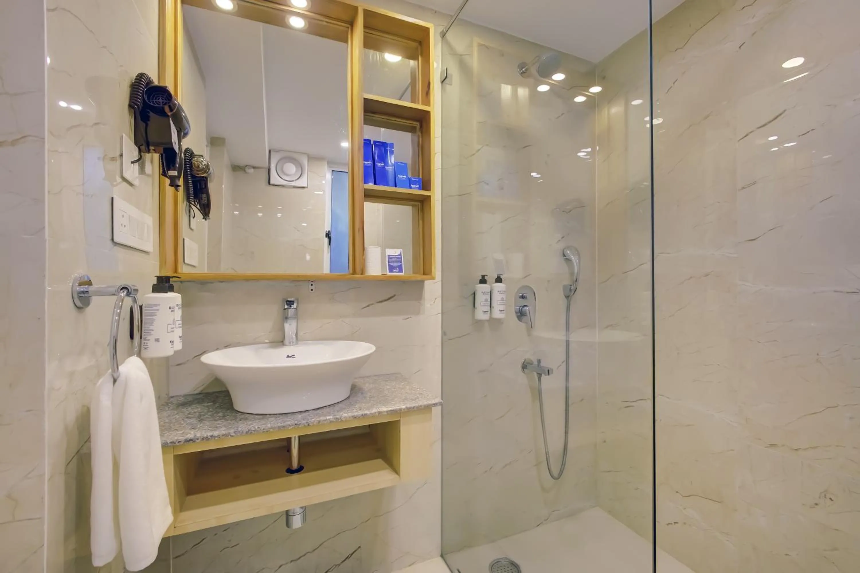 Shower in Cygnett Resort Mountain Breeze