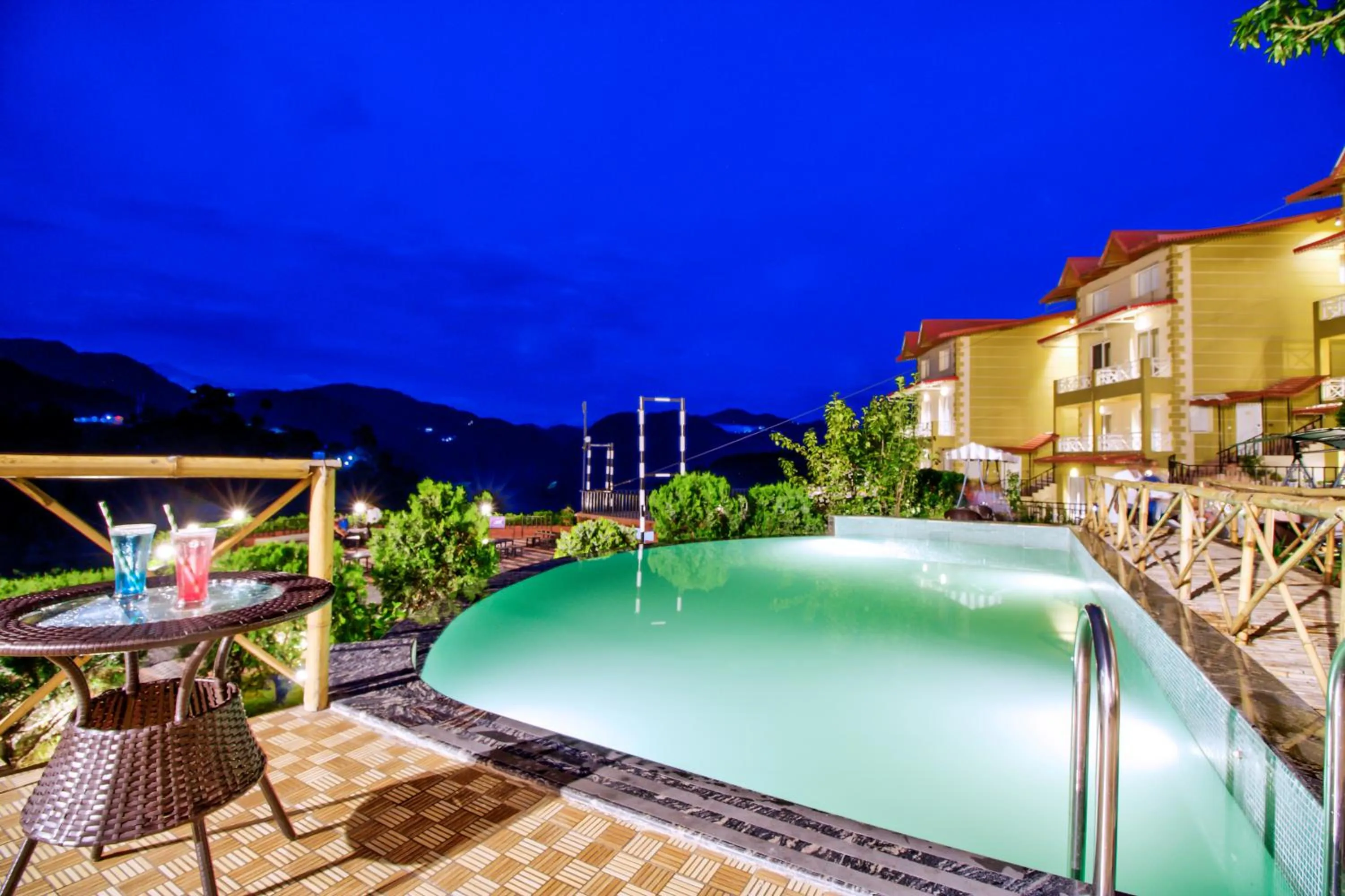 Swimming pool in Cygnett Resort Mountain Breeze