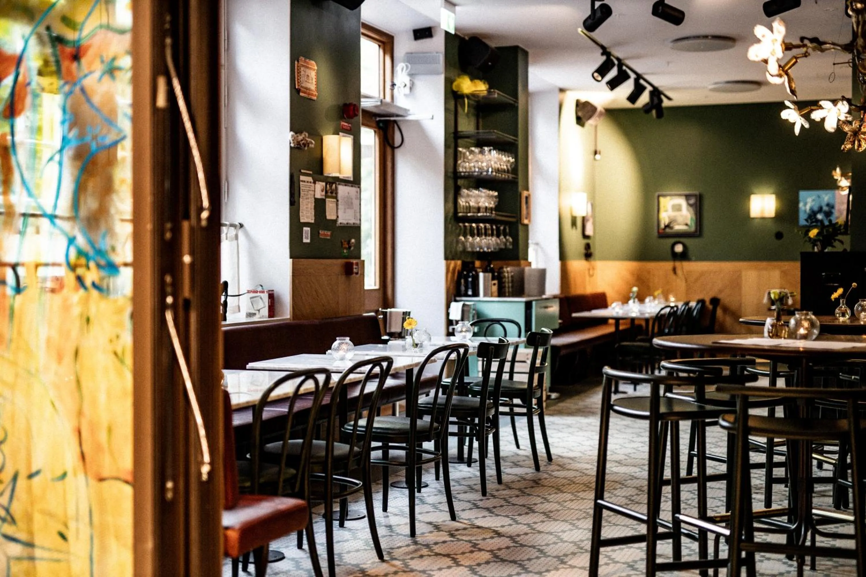 Restaurant/Places to Eat in Pop House Hotel