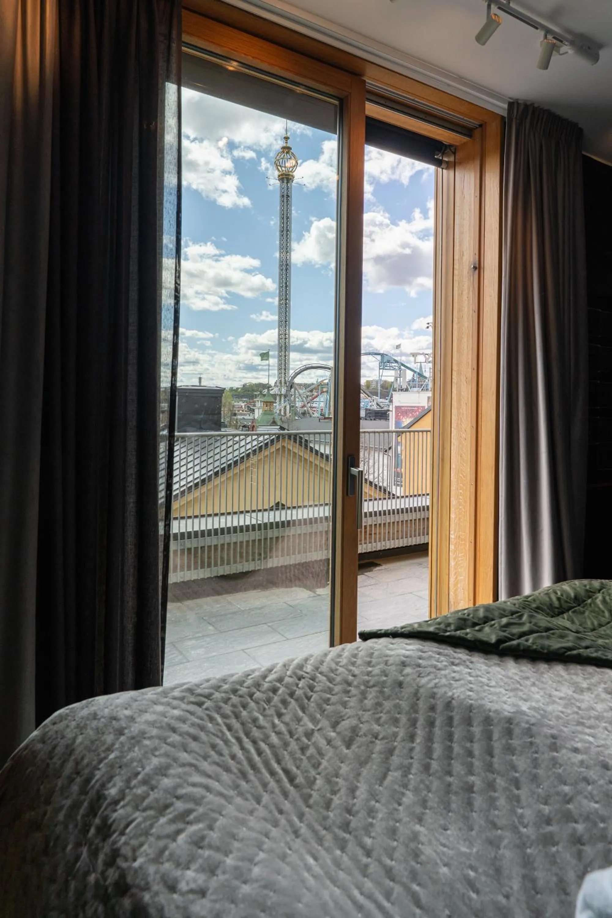 View (from property/room), Bed in Backstage Hotel Stockholm