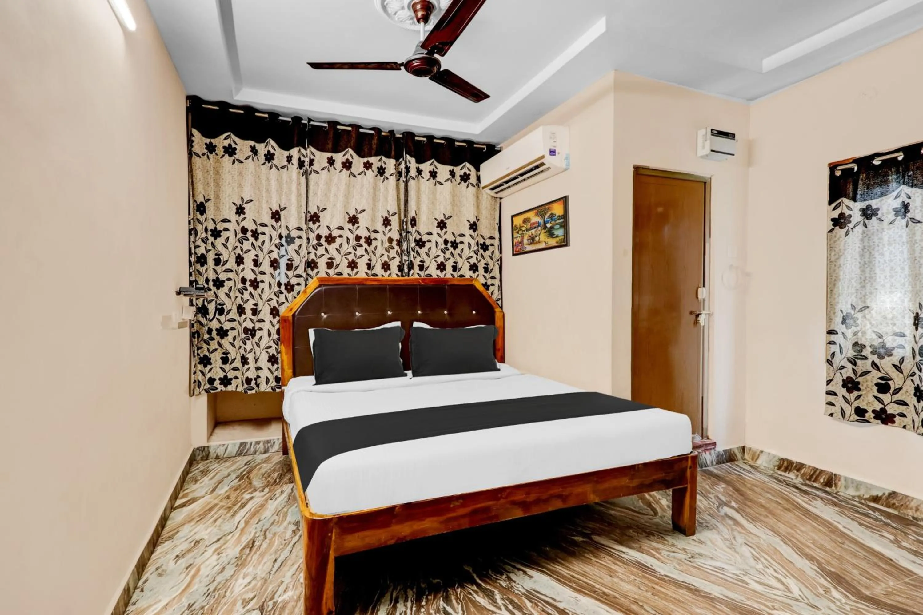 Bedroom, Bed in Super Hotel O Adarsh Nagar Near Kavya Hospital
