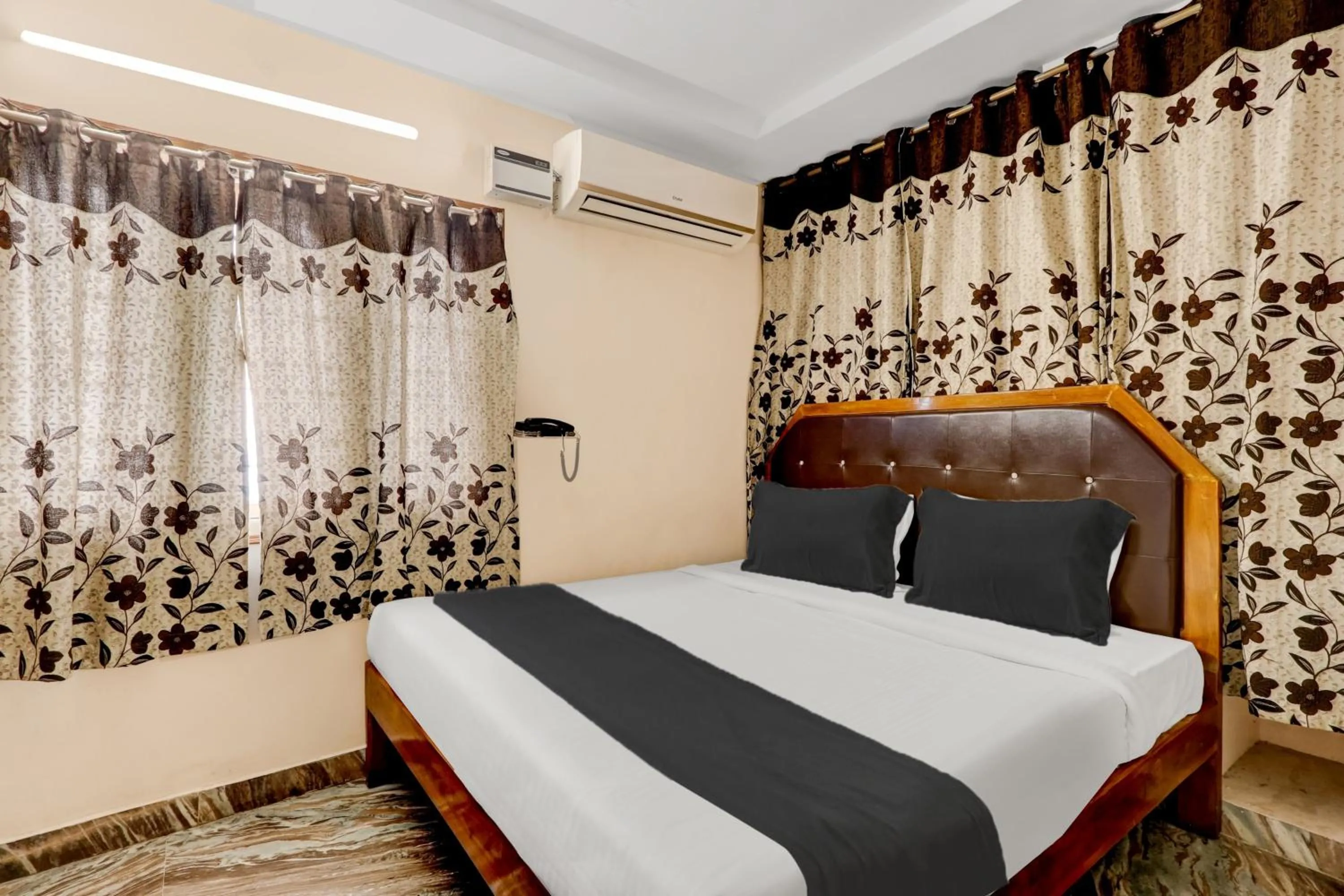 Bedroom, Bed in Super Hotel O Adarsh Nagar Near Kavya Hospital