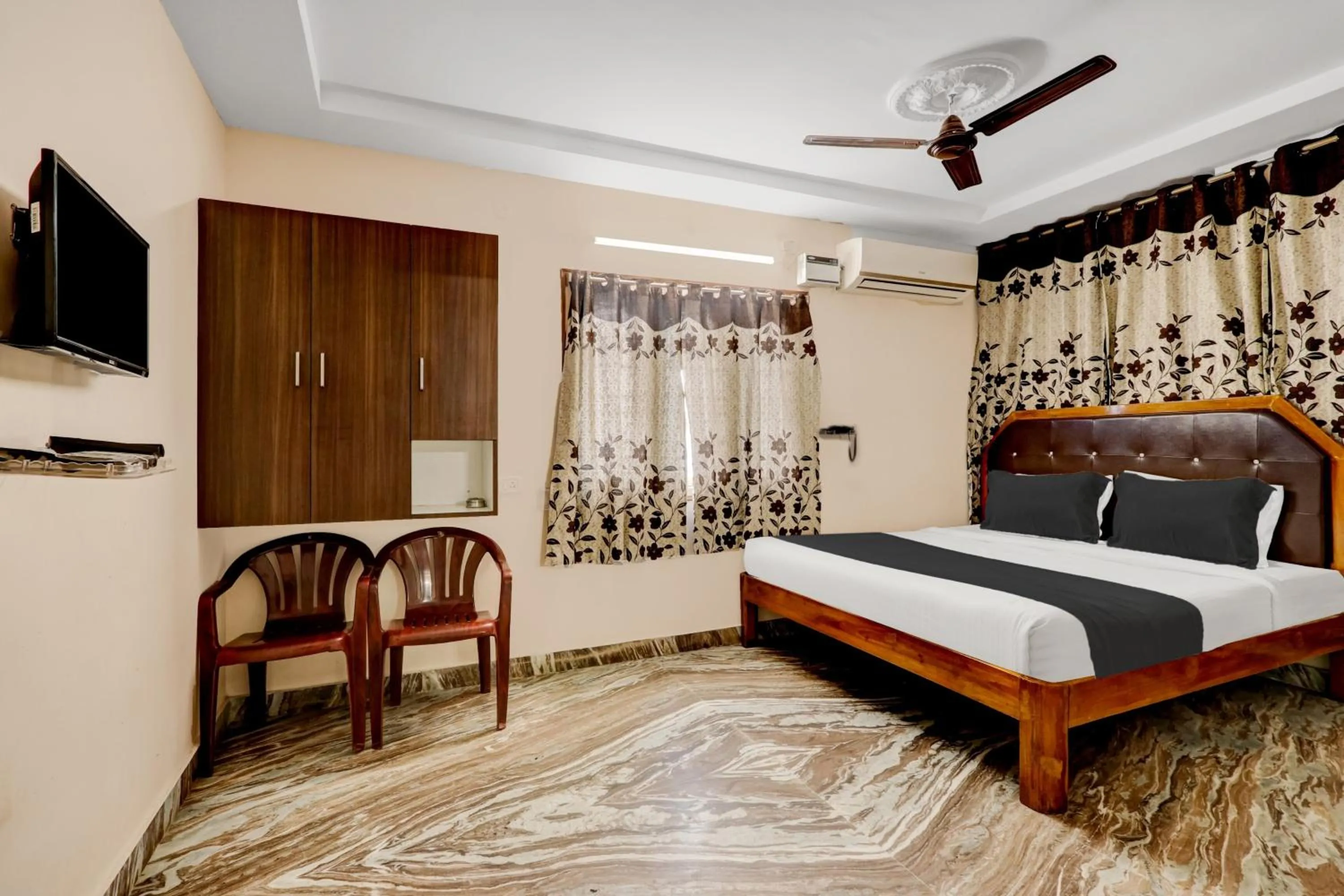 Bedroom, Bed in Super Hotel O Adarsh Nagar Near Kavya Hospital